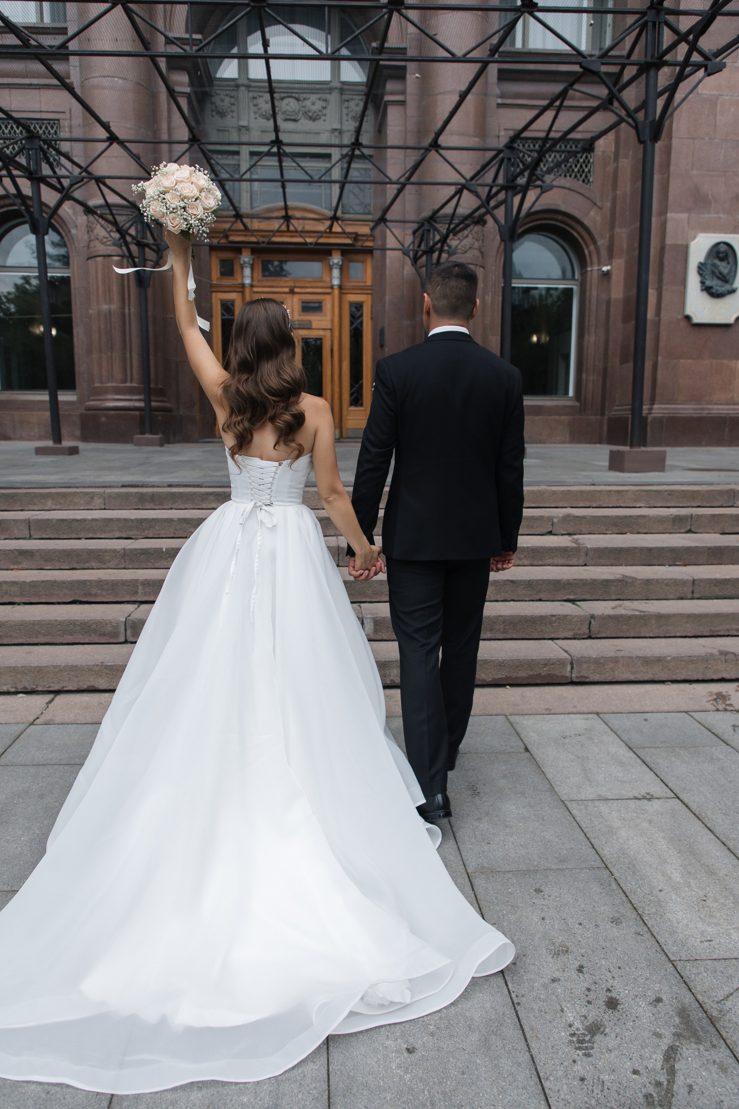 Свадебная фотосессия Высотка на Кательнической набережной. Фотограф Антон Стренковский. Свадебная хроника в Москве