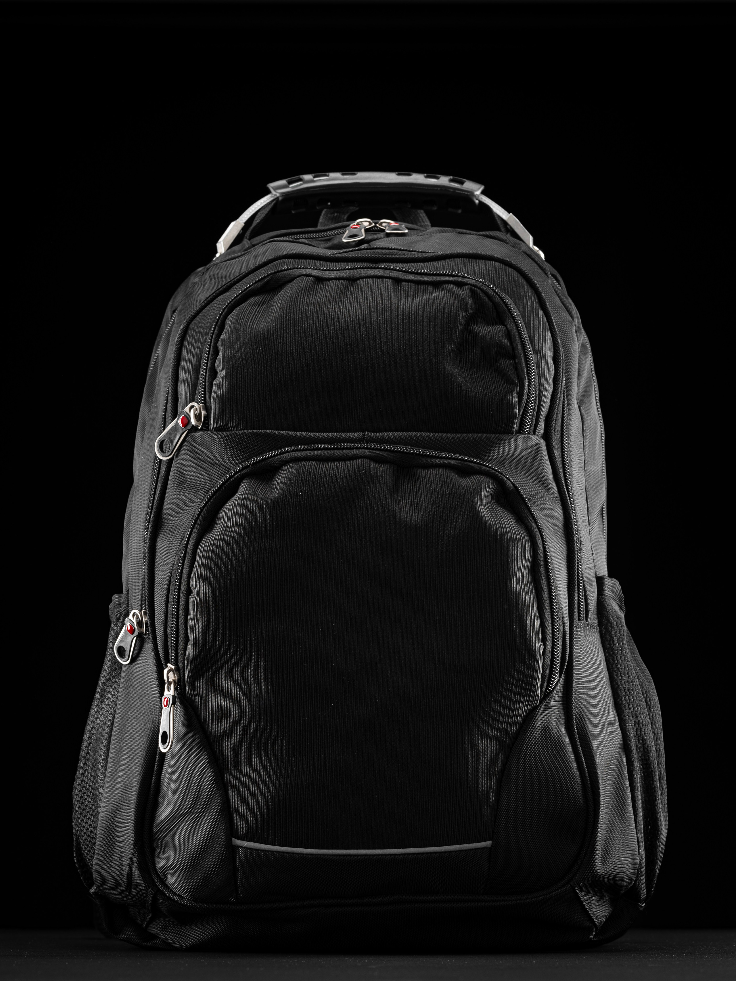 Съемка черного рюкзака может быть интересной?. Фото для маркетплейсов в самых сочных локациях города Сочи