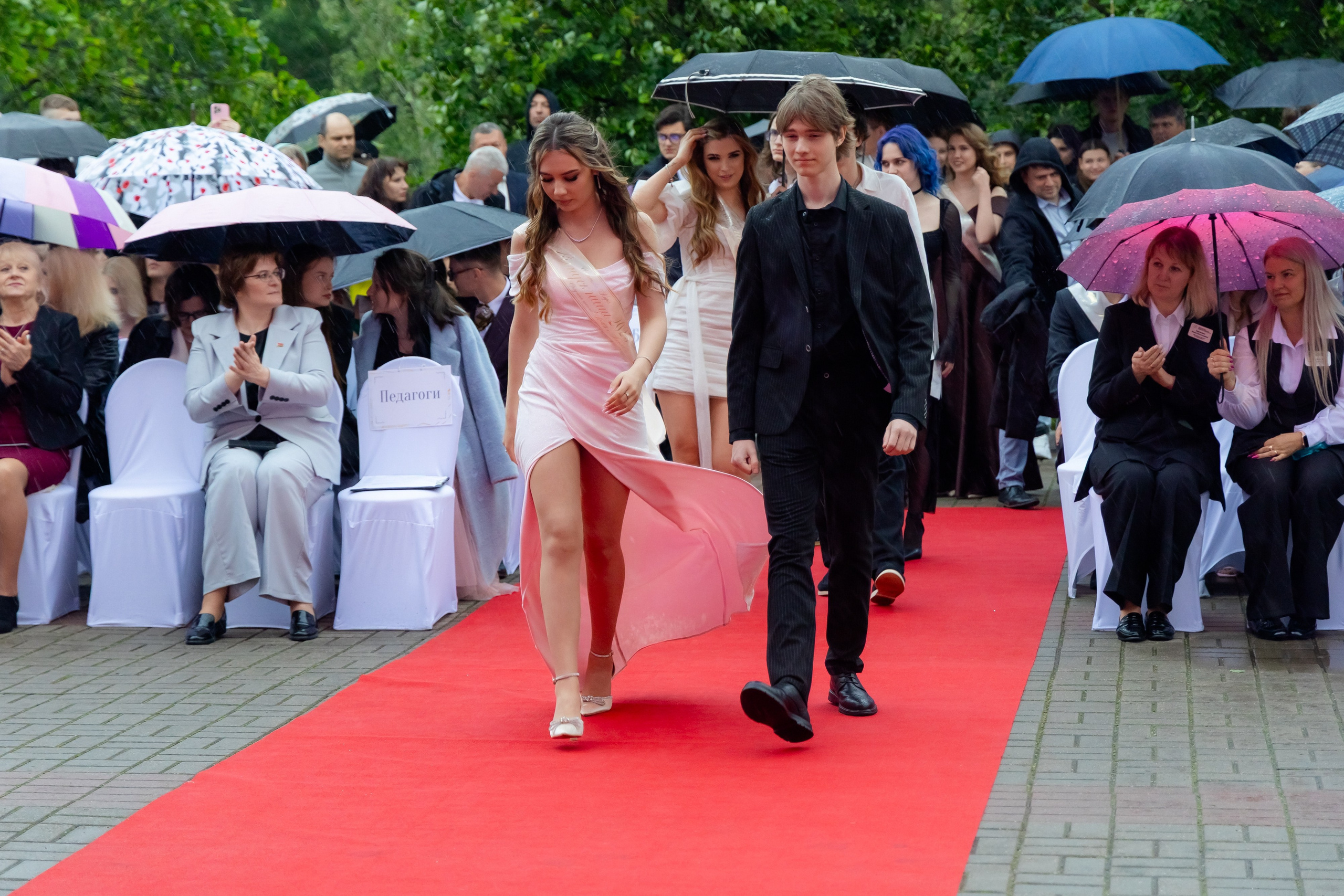 Школьный выпускной 2025 год в Минске, Беларуси. Свадебный фотограф в Минске/Беларуси Сергей Спиридонов