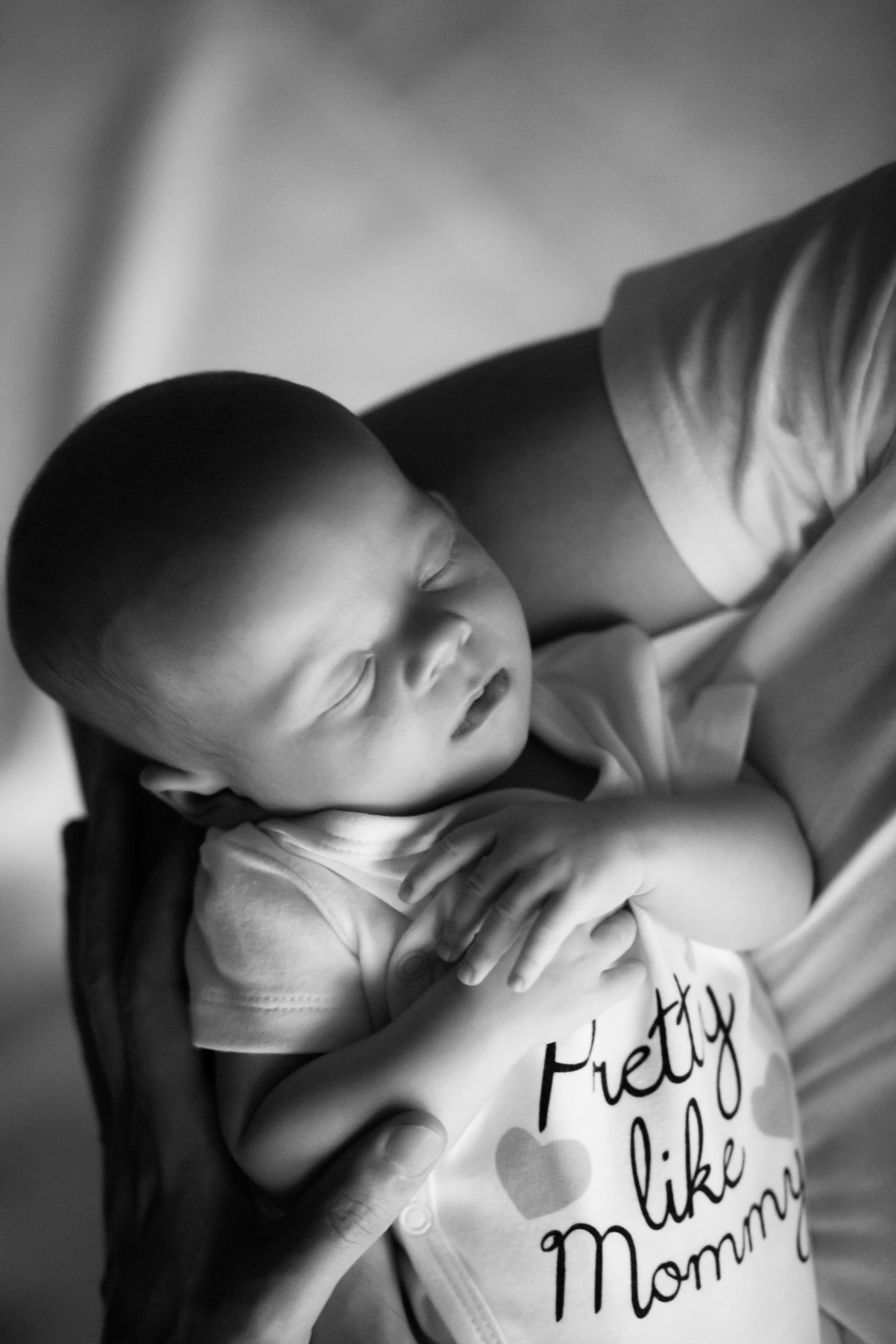 Черно-белая съемка новорожденной. Фотографы в Москве Светлана Устинова и Сергей Грачев