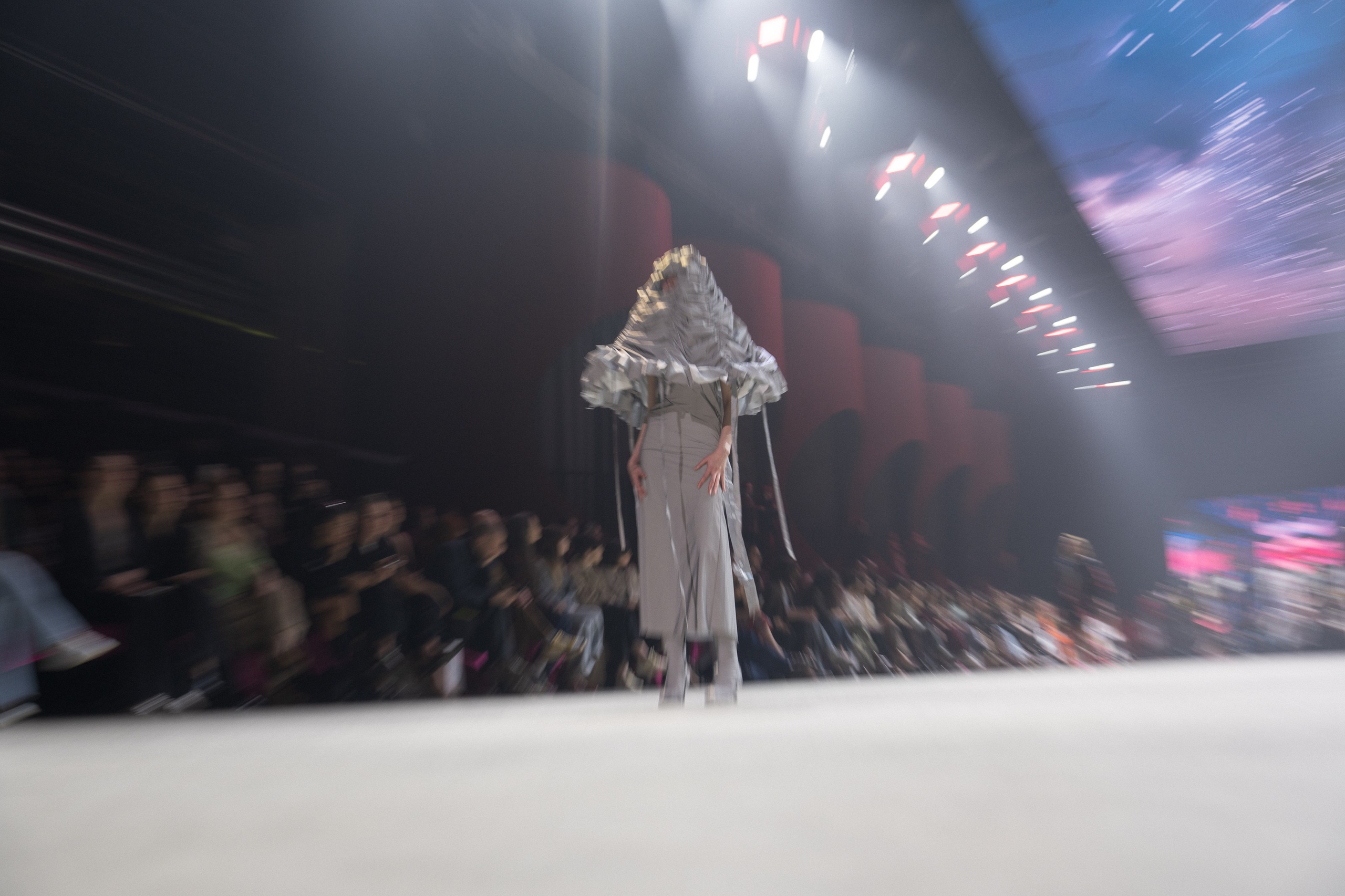 Показ Школы дизайна НИУ ВШЭ. Фотограф Николай Прокофьев модельные тесты в Москве