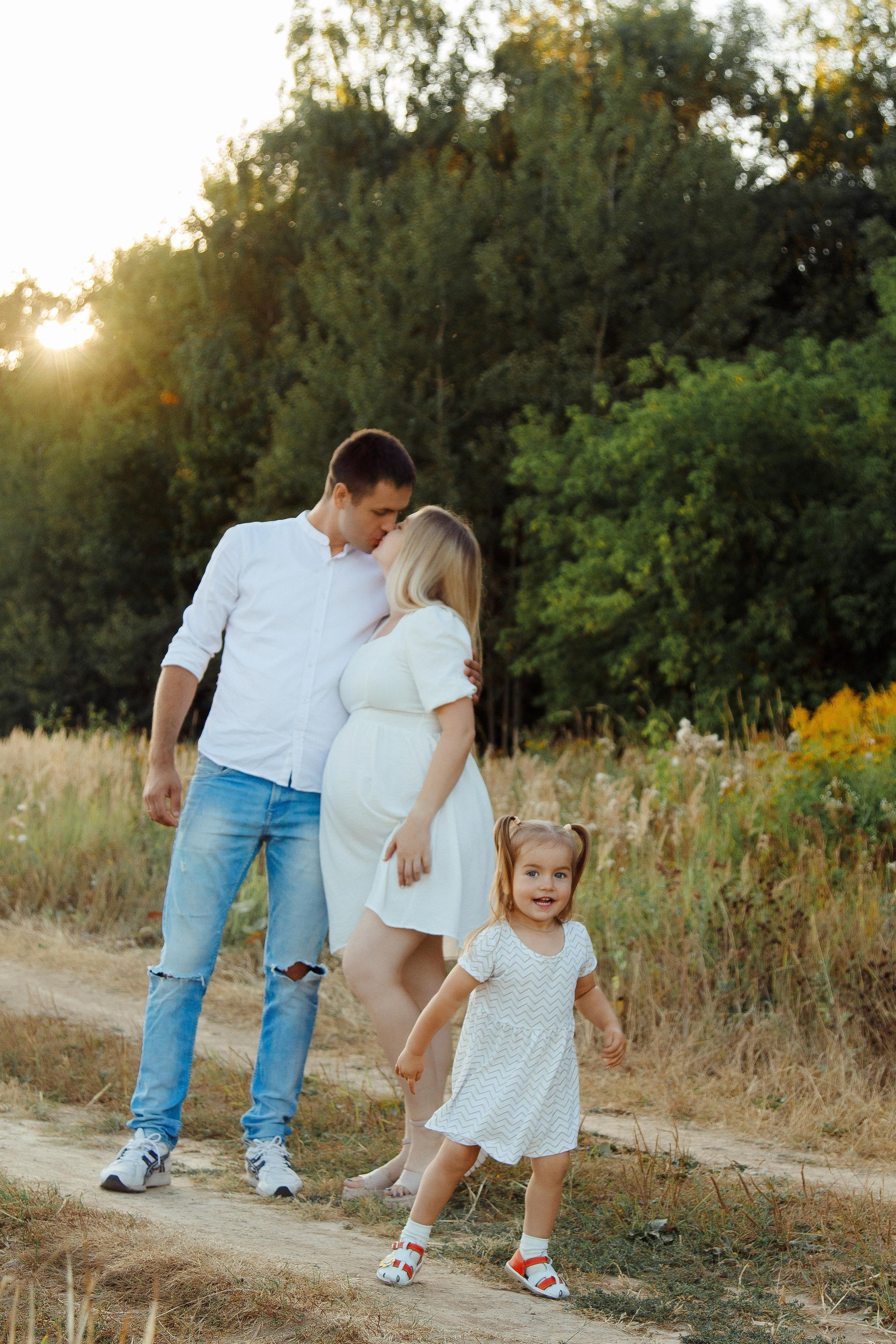 Фотосъемка беременности в поле недалеко от МКАД. Фотограф Александра Сыщенко