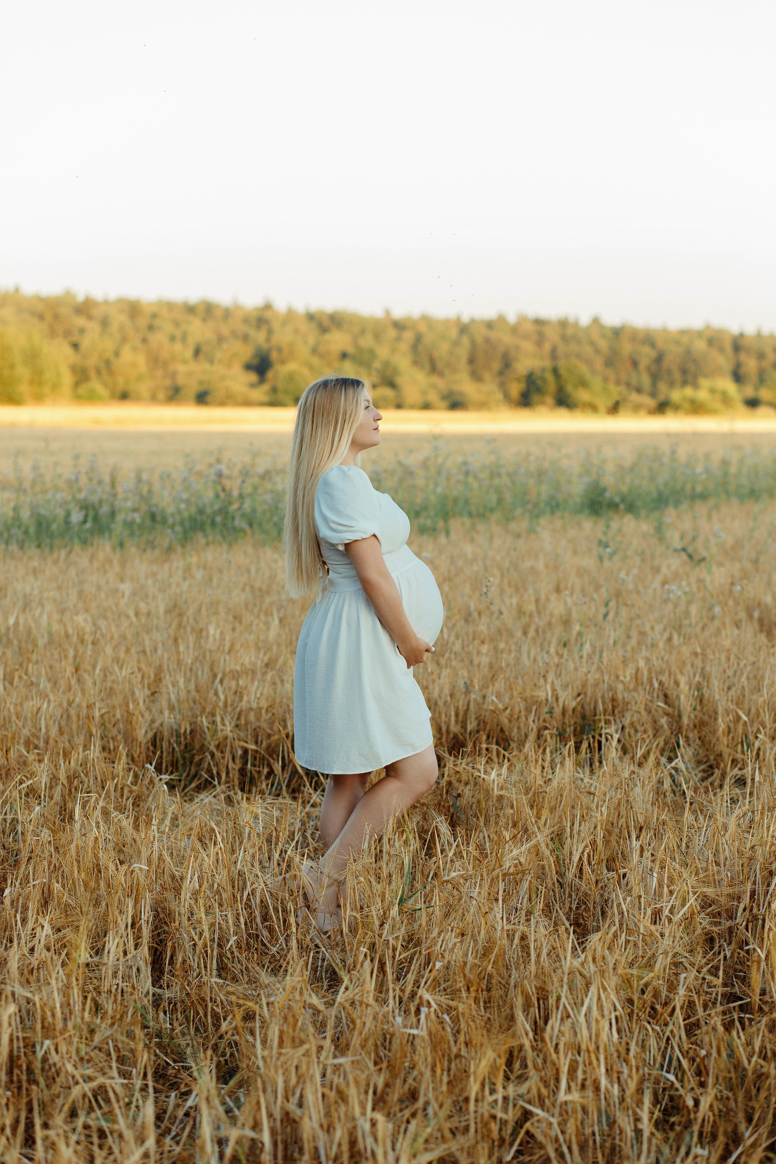 Фотосъемка беременности в поле недалеко от МКАД. Фотограф Александра Сыщенко