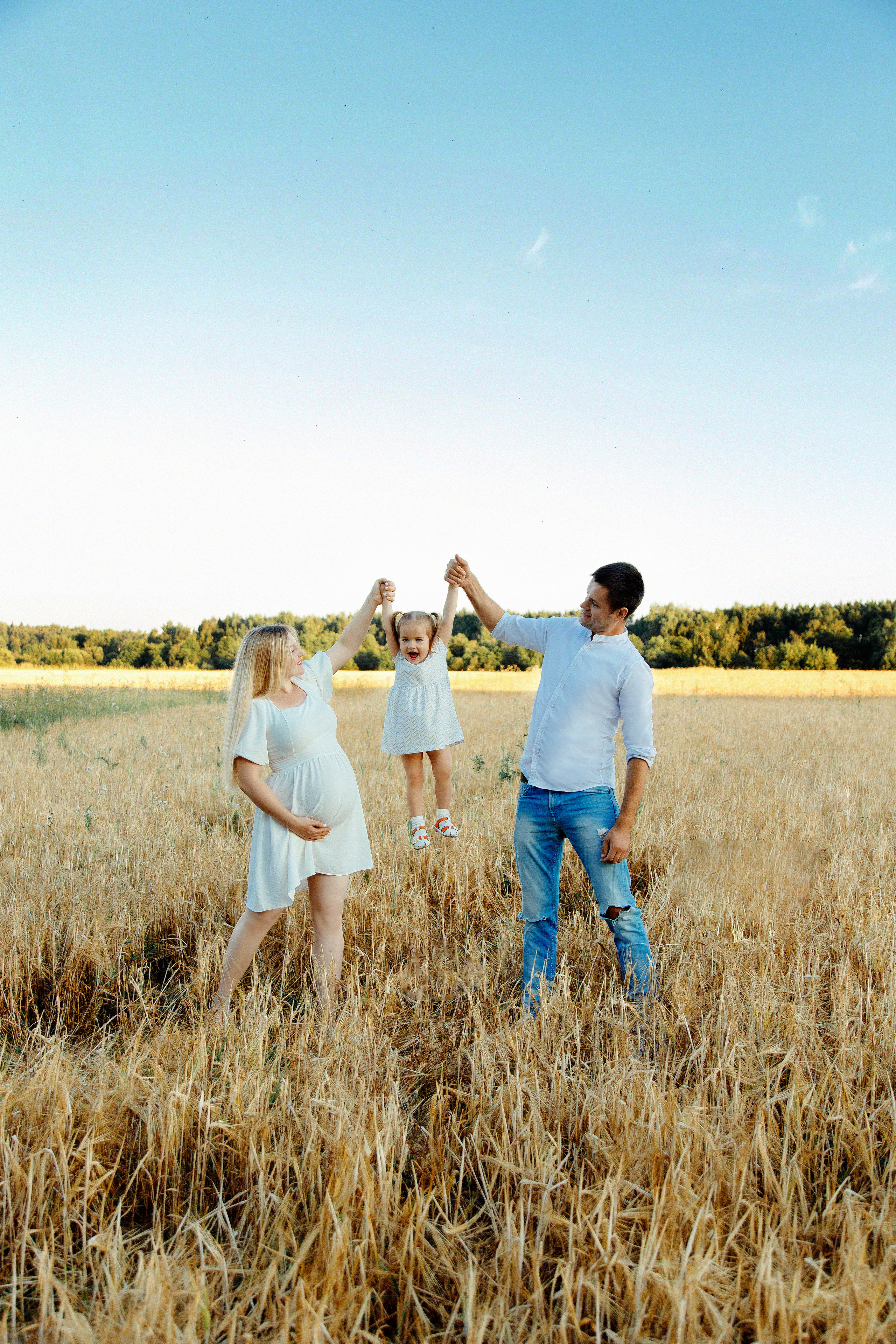 Фотосъемка беременности в поле недалеко от МКАД. Фотограф Александра Сыщенко
