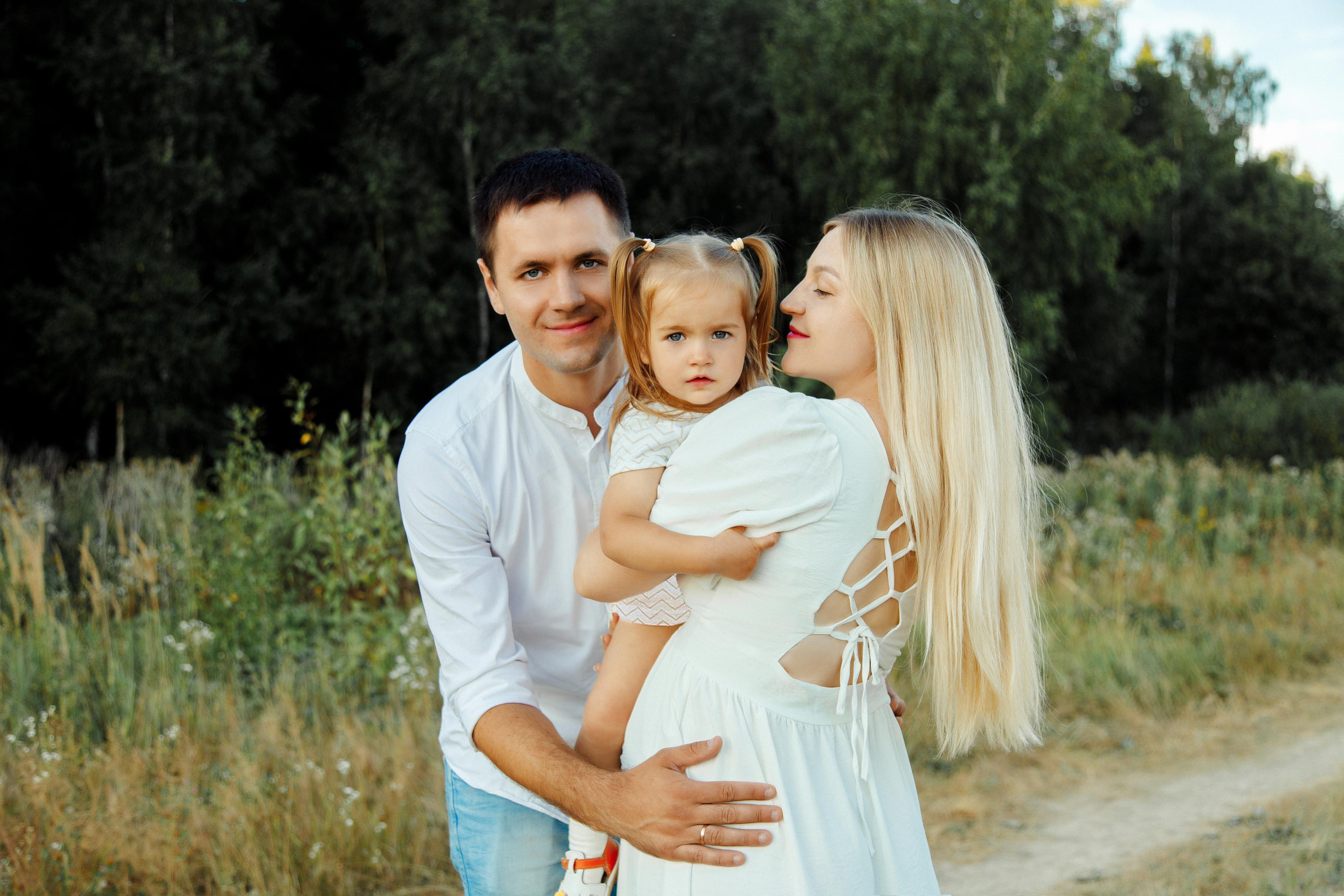 Фотосъемка беременности в поле недалеко от МКАД. Фотограф Александра Сыщенко