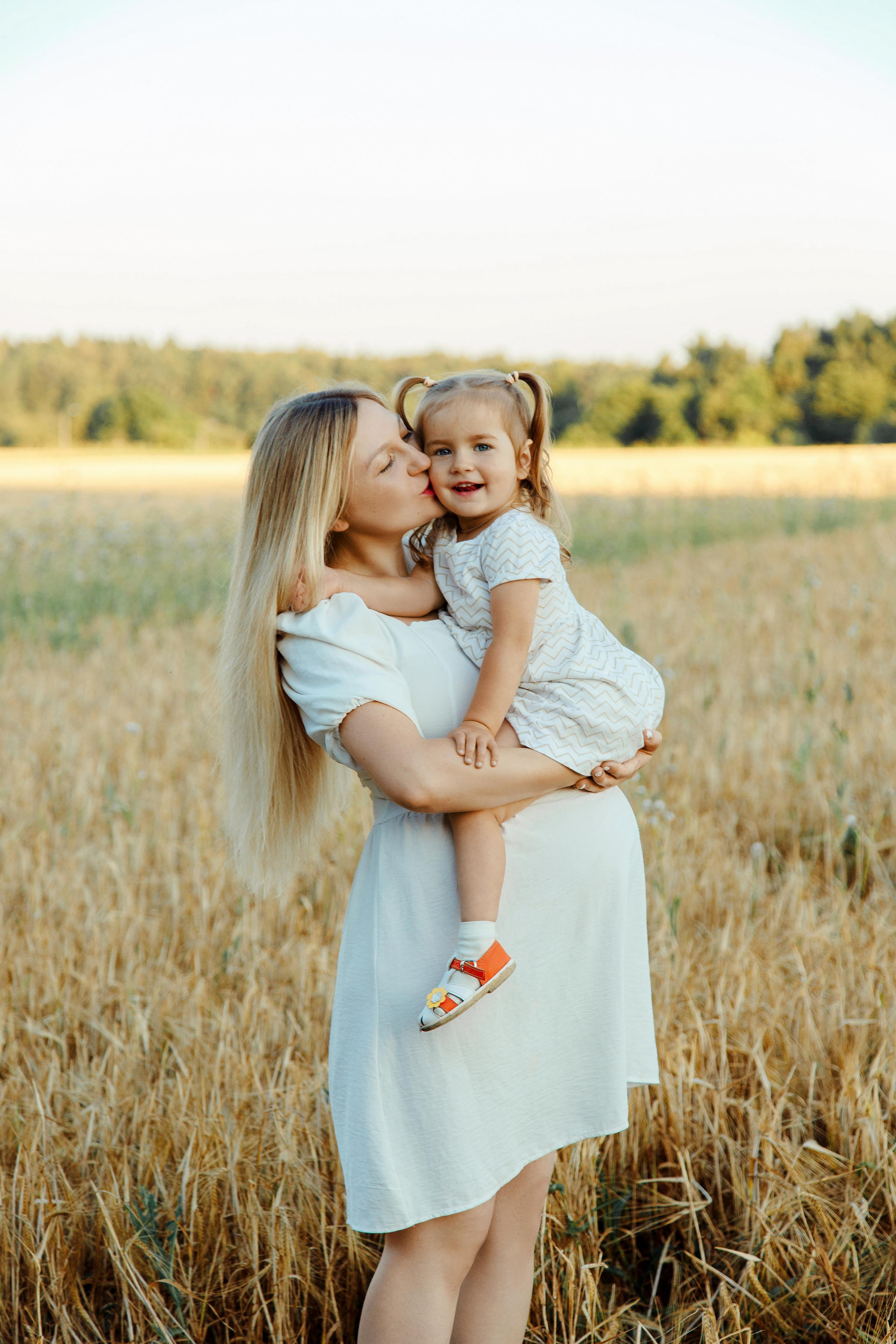 Фотосъемка беременности в поле недалеко от МКАД. Фотограф Александра Сыщенко