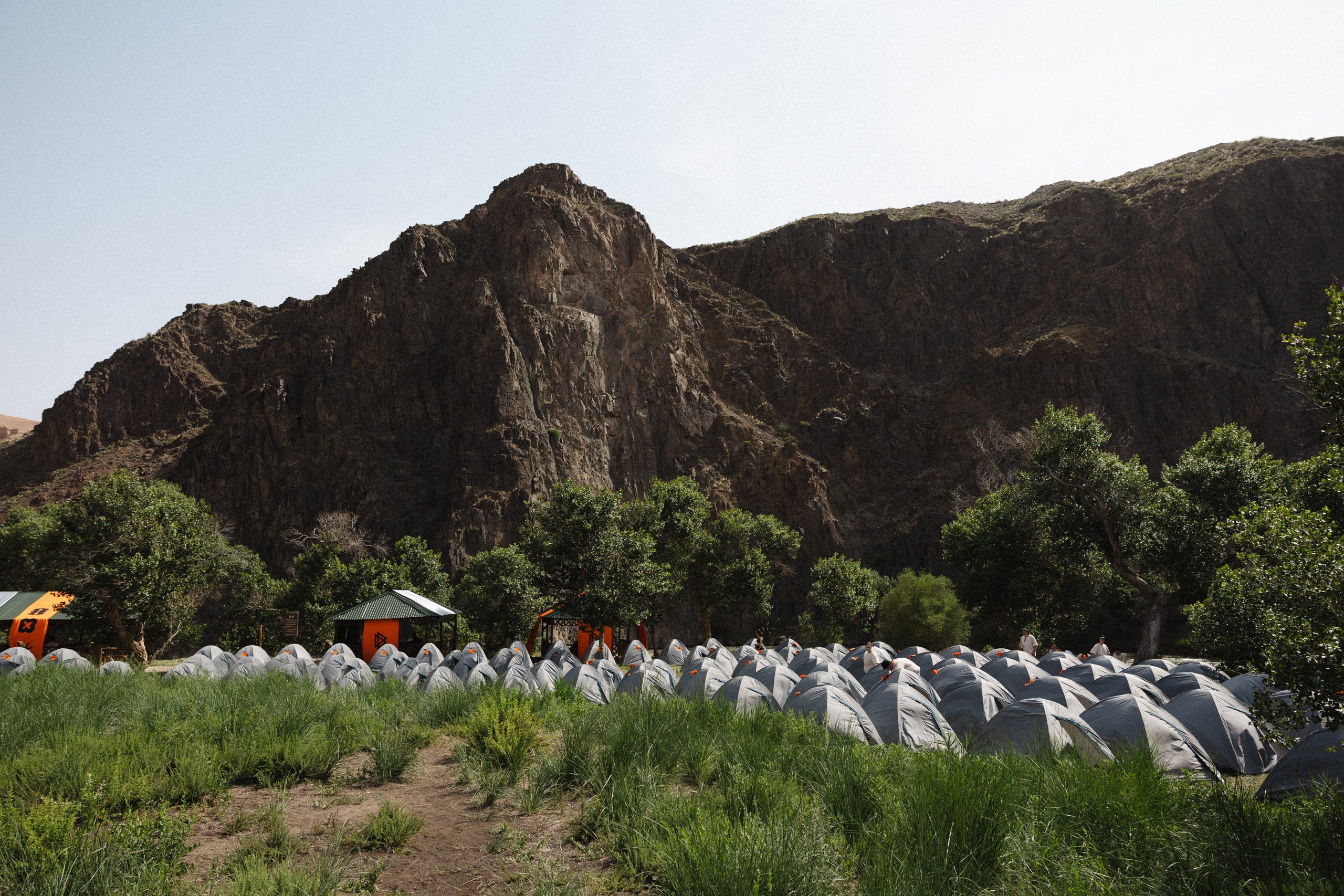 Здравствуйте! Я свадебный фотограф из Ульяновска, работаю в том числе по всей России и с выездом за границу. Снимаю свадьбы, lovestory, корпоративы, светский репортаж. Провожу обучение по фотографии, мастер-классы и воркшопы для других фотографов.