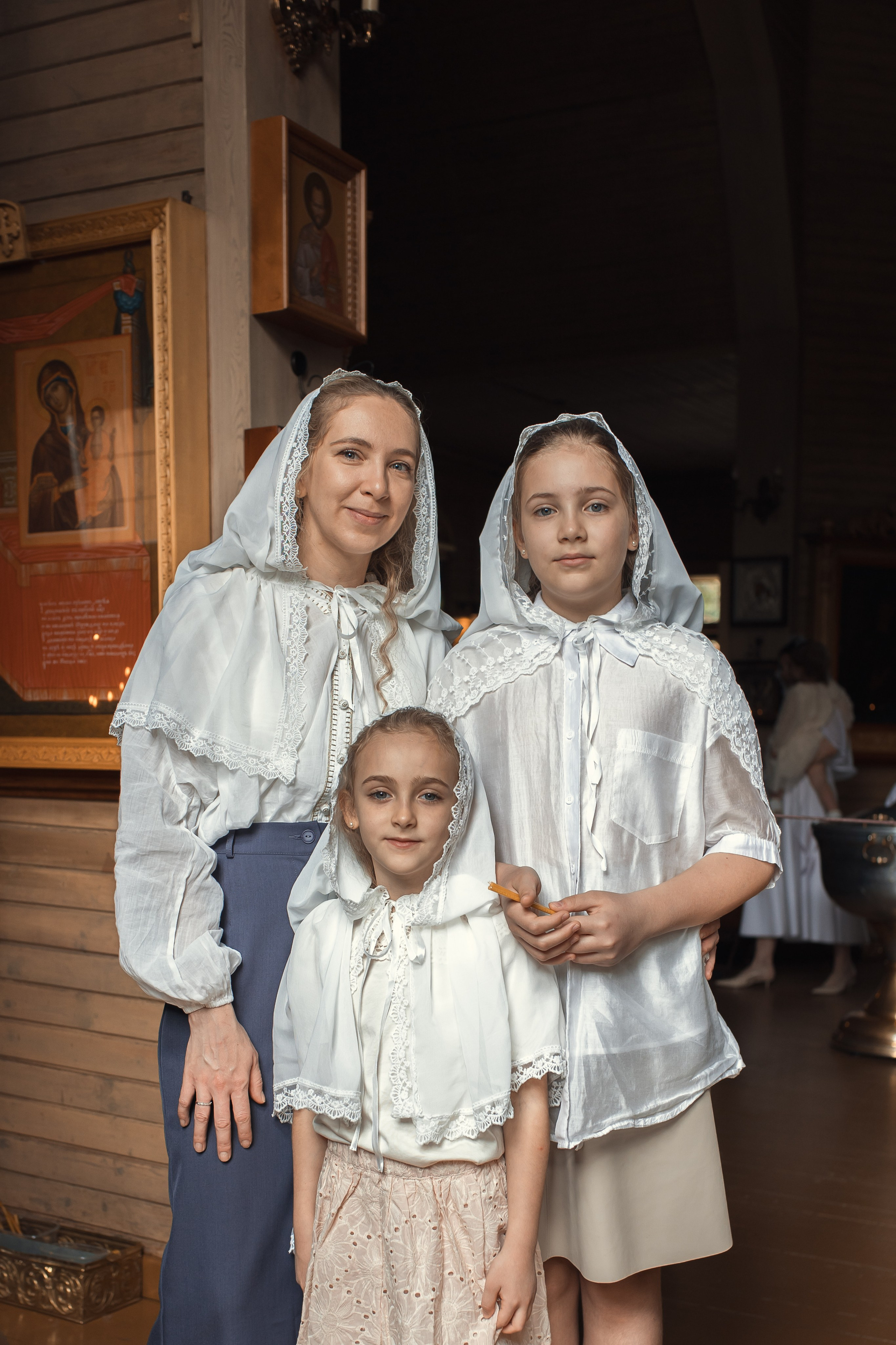 Крещение в Храме Святителя Николая у Соломенной сторожки. Профессиональный фотограф в Москве и Мо Мария Шантарёва