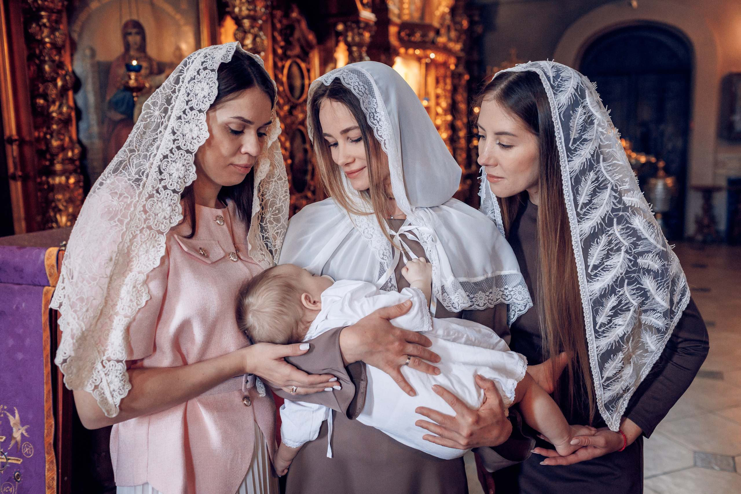 Крещение в Храме Святого Уара Мученика в Вешках. Профессиональный фотограф в Москве и Мо Мария Шантарёва