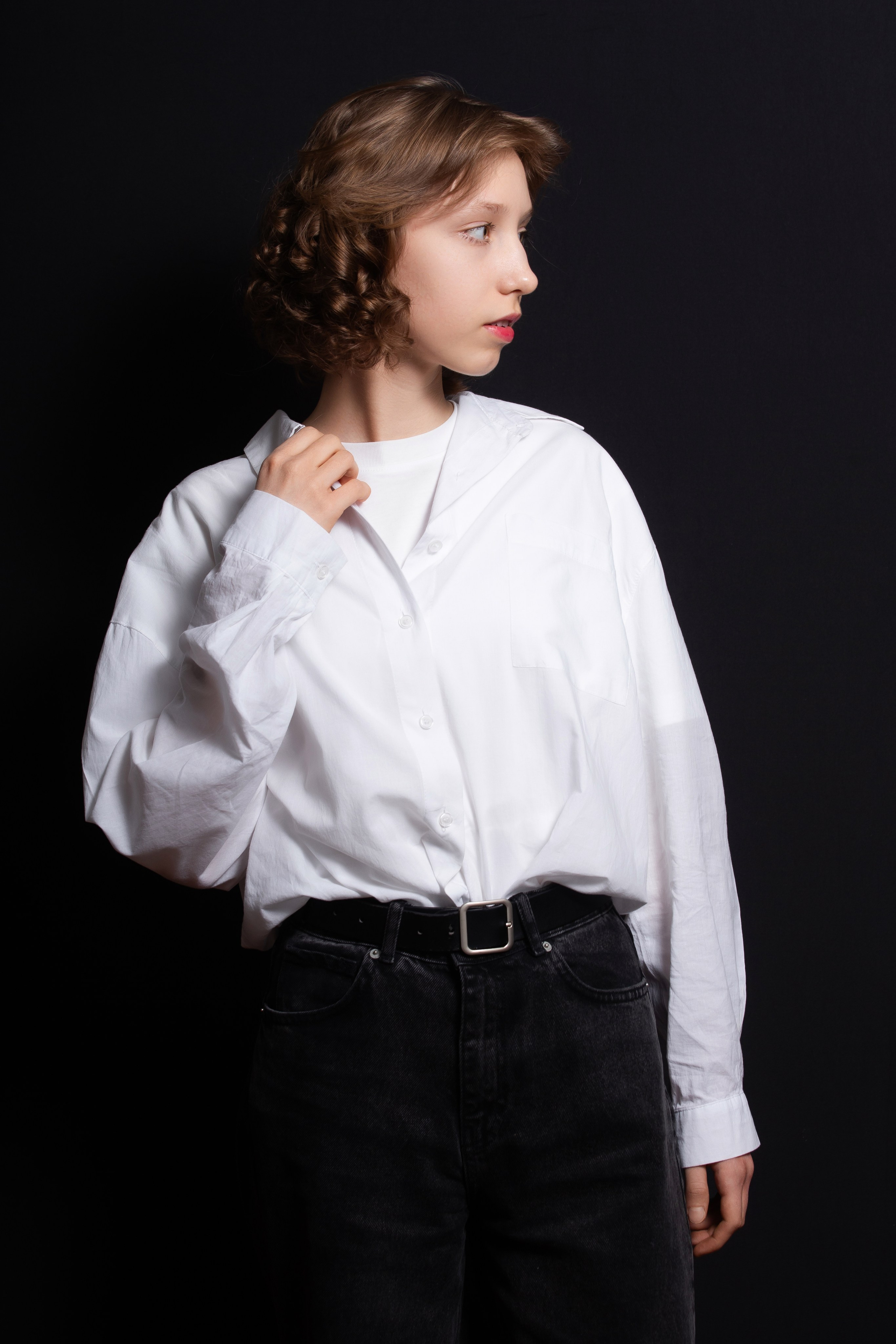 Портретная фотосессия для учеников 9 класса на чёрном фоне | Школьный фотограф Николай Богатырёв | Твой альбом / Твои правила. ТВОЙ АЛЬБОМ / ТВОИ ПРАВИЛА