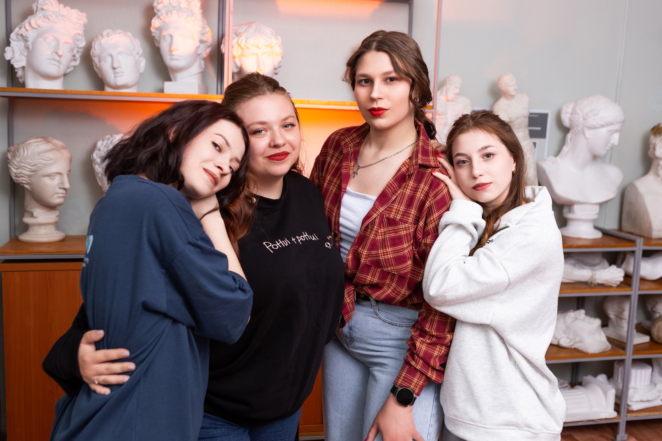 ФОТОСЕССИЯ В АУДИТОРИИ ДЛЯ БУДУЩИХ УЧИТЕЛЕЙ — выпускников Чернского профессионально-педагогического колледжа. ТВОЙ АЛЬБОМ / ТВОИ ПРАВИЛА