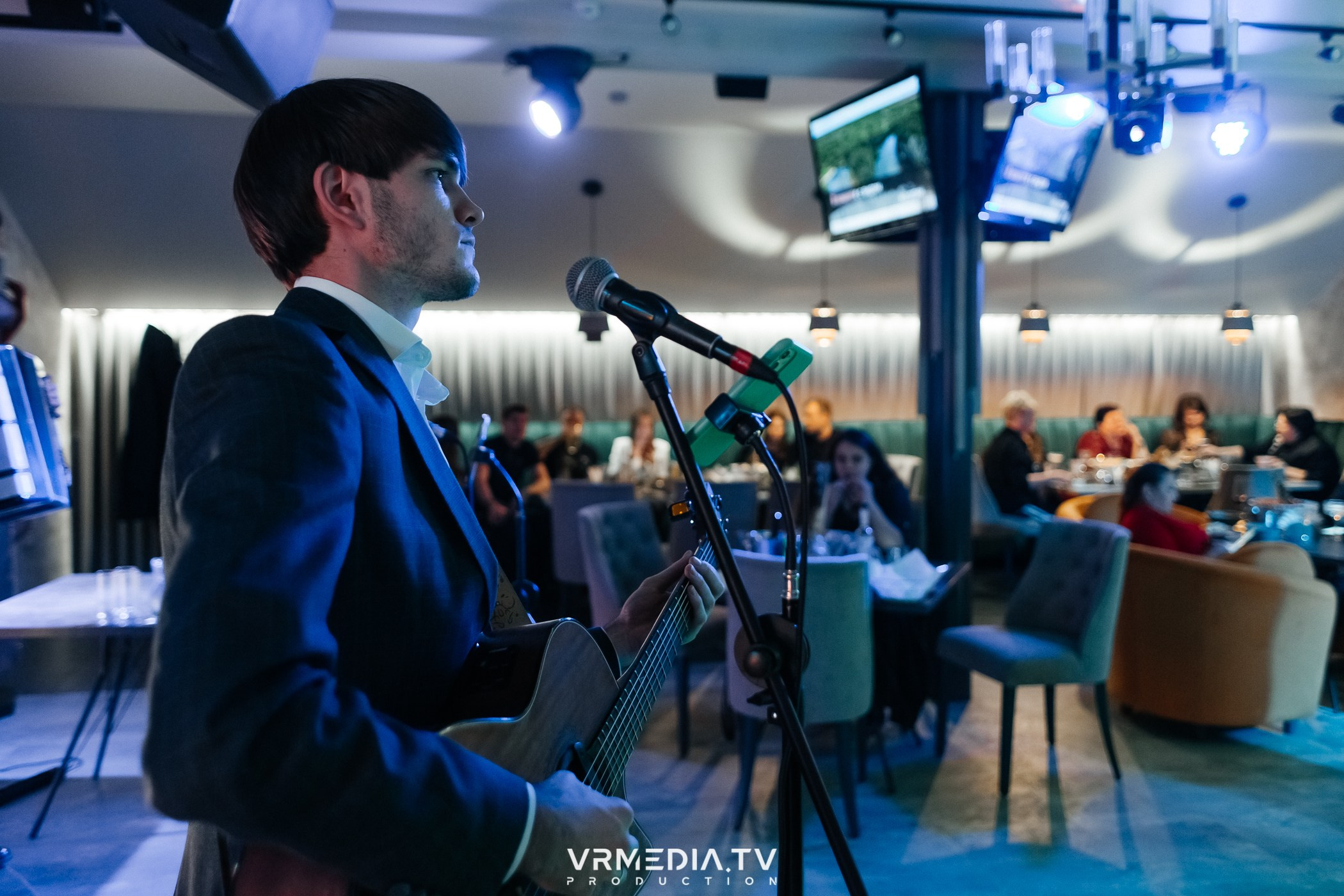 Открытие караоке-зала в «Империи»