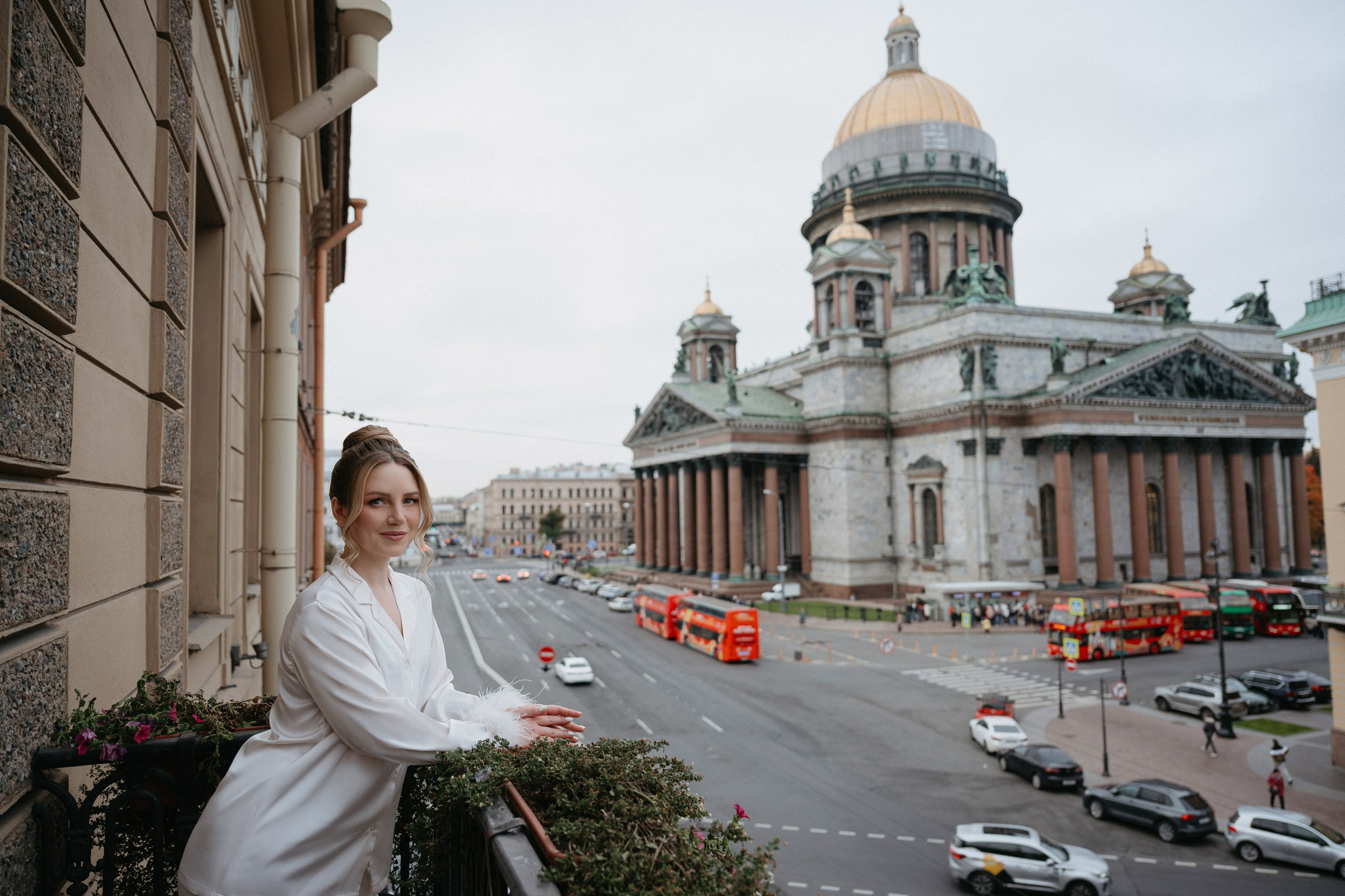 Сборы жениха и невесты в отеле Англетер