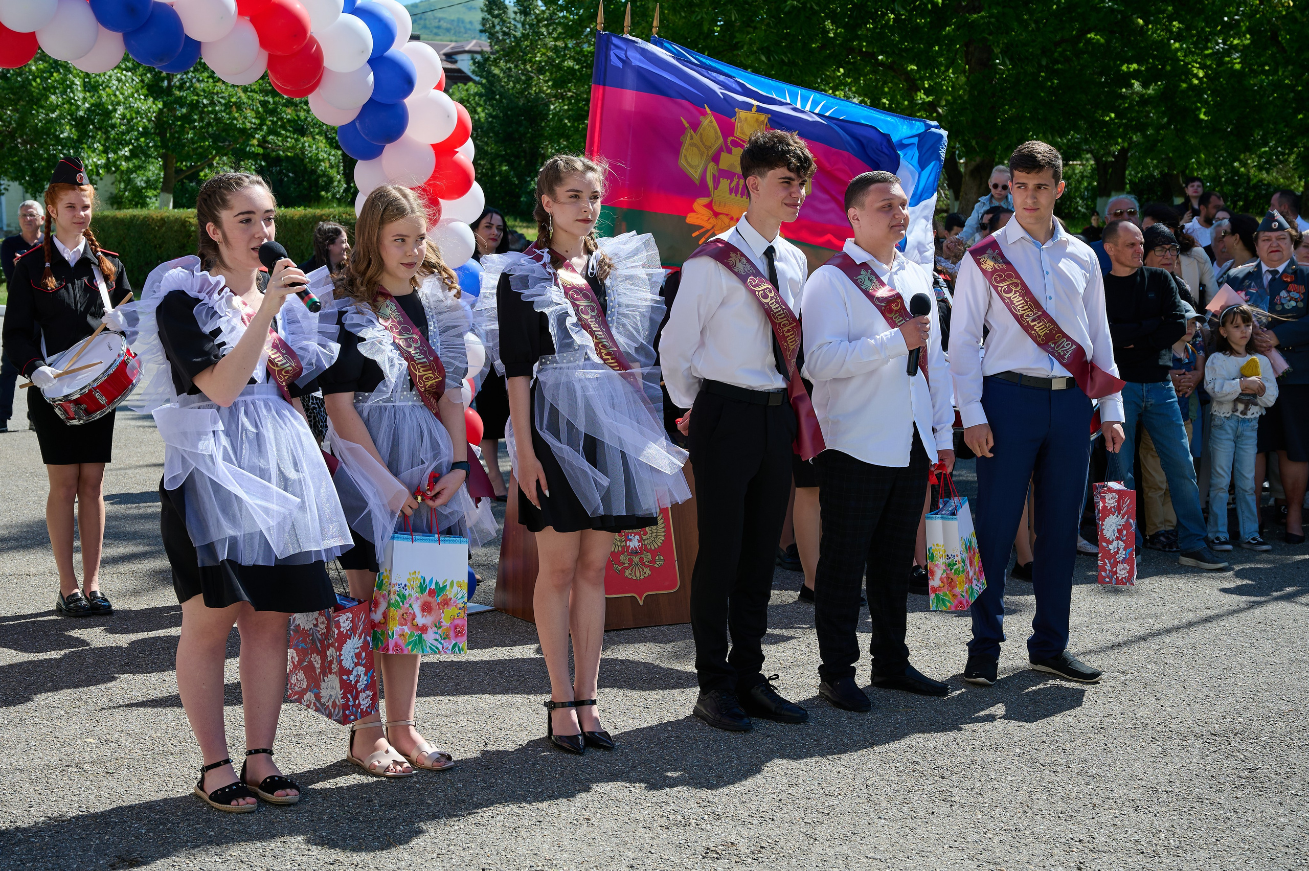 Последний звонок. Жизнь курорта Кабардинка в фотографиях