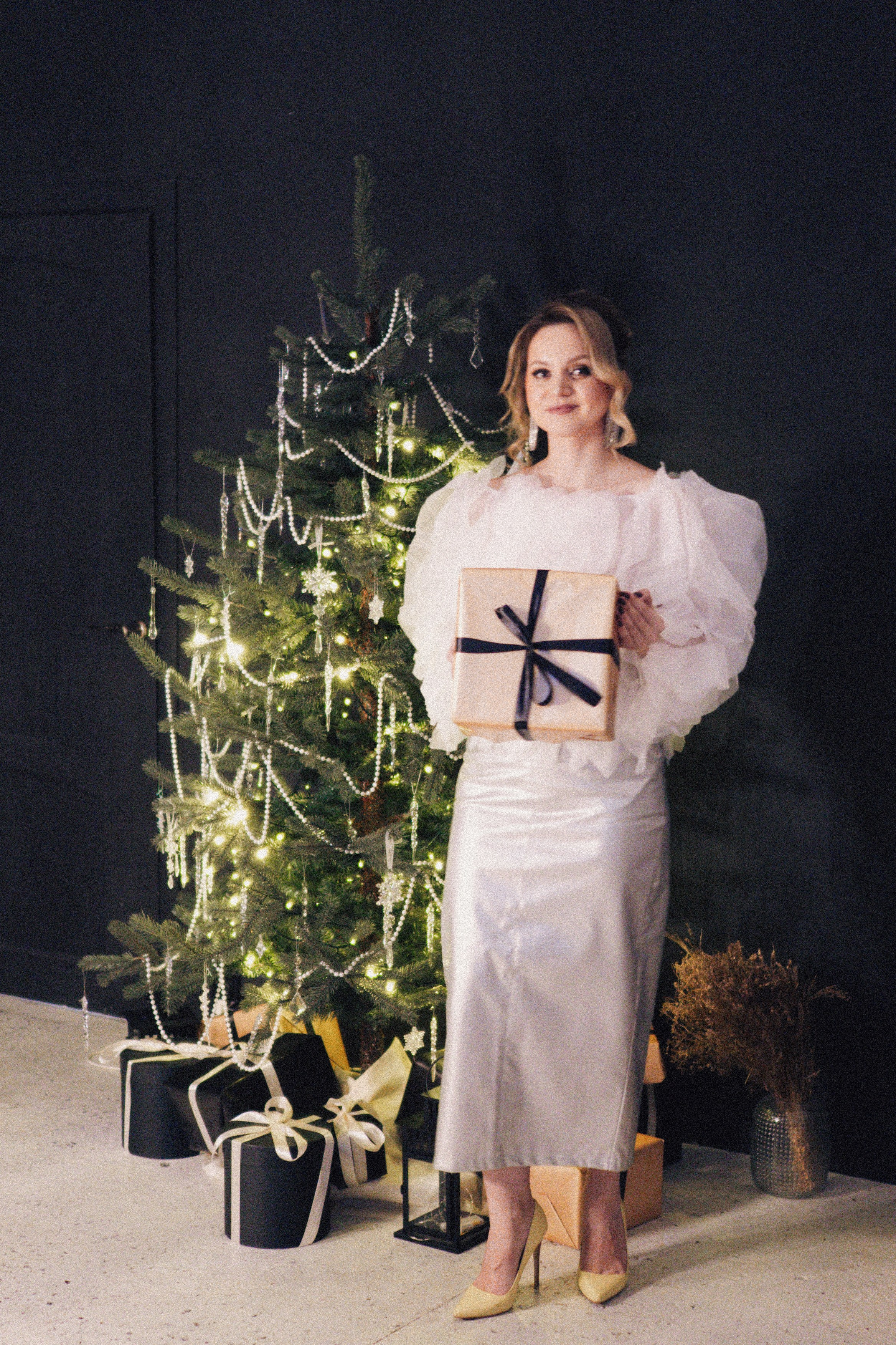 НОВОГОДНЯЯ ФОТОСЕСИИЯ В СТУДИИ ДЛЯ ДЕВУШКИ И ПРОГУЛКА ПО ЧЕРНЫШЕВСКОЙ. Профессиональный фотограф, Санкт-Петербург — Виктория Богомолова