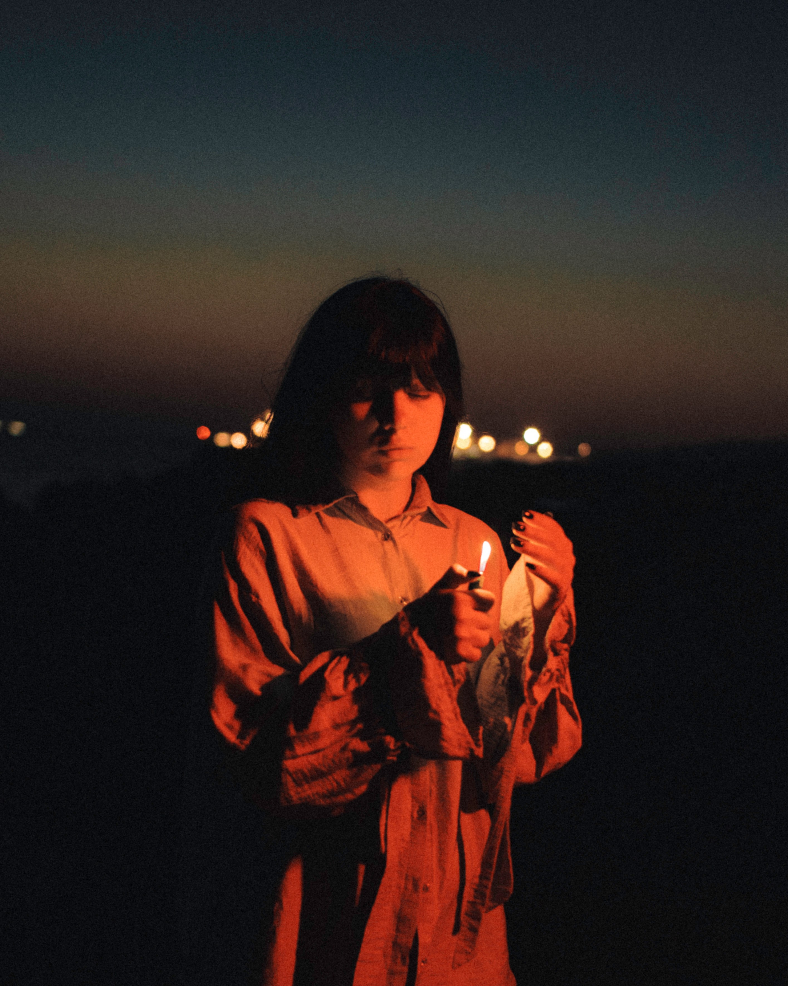 Фотосессия с цветным светом у моря