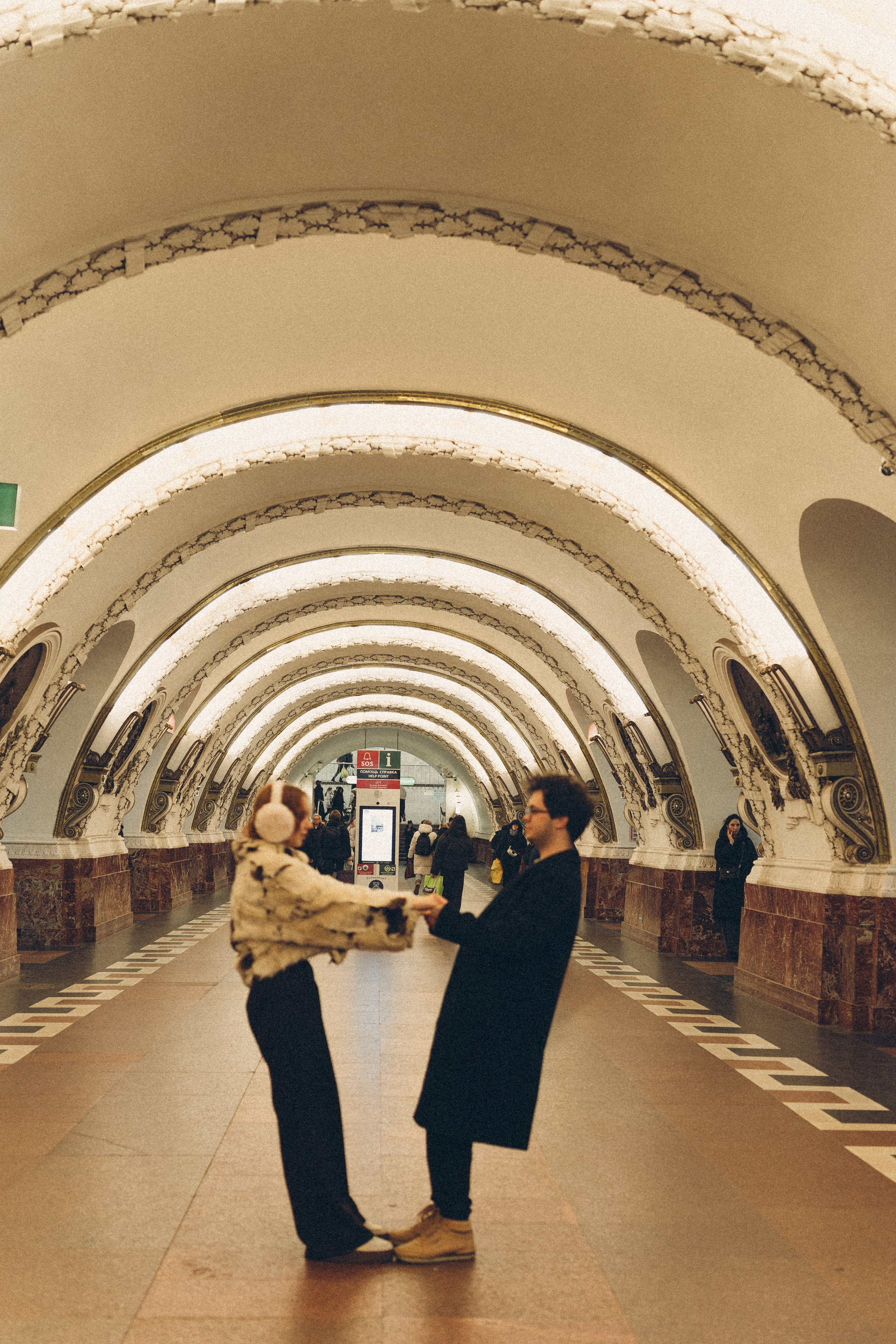 НОВОГОДНЯЯ ФОТОСЕСИИЯ ПАРЫ В МЕТРО ЛЮБОВЬ. Профессиональный фотограф, Санкт-Петербург — Виктория Богомолова