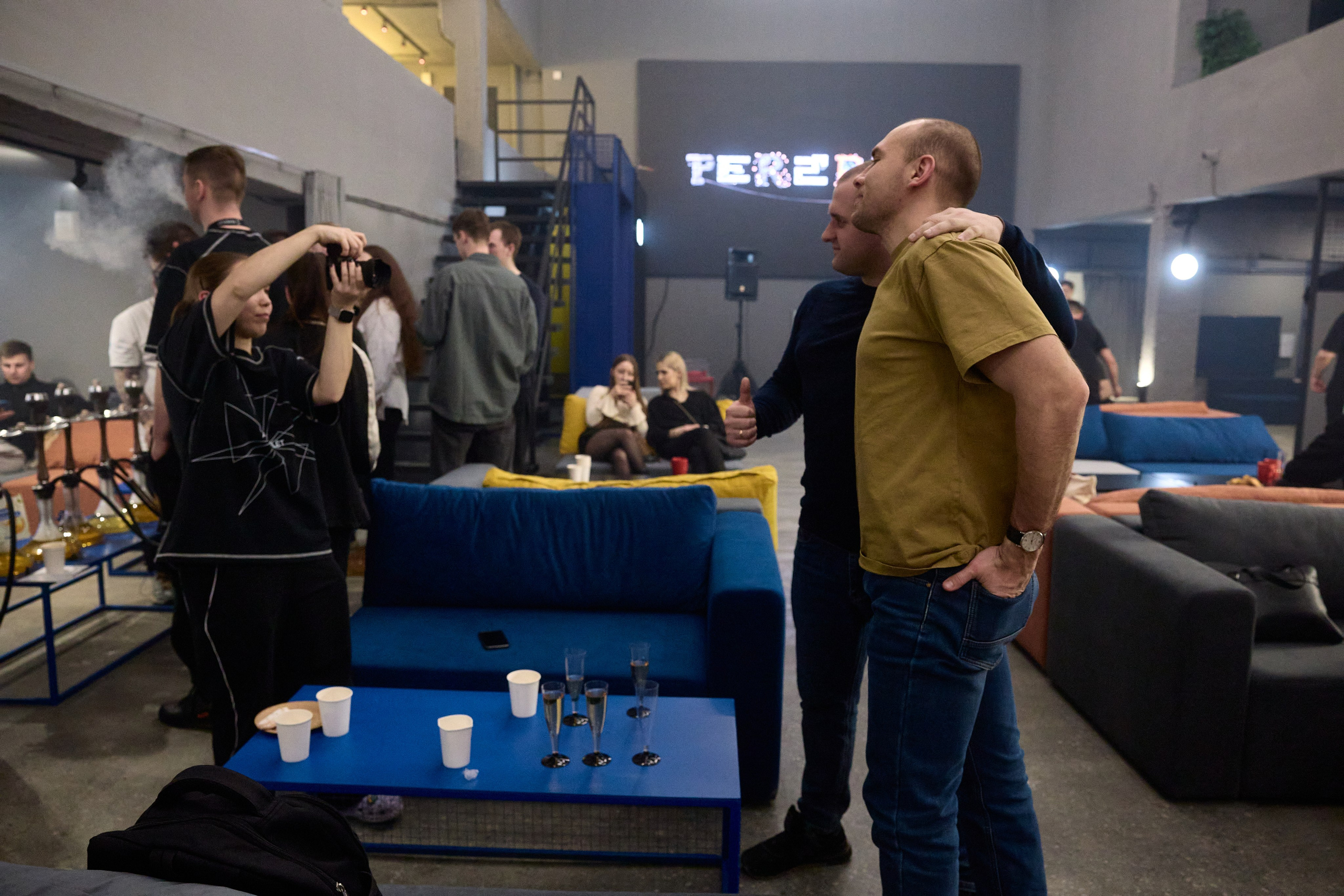 Открытие лаунж-кафе Pereplёt. 18+. Предметный и репортажный фотограф Алексей Кротов