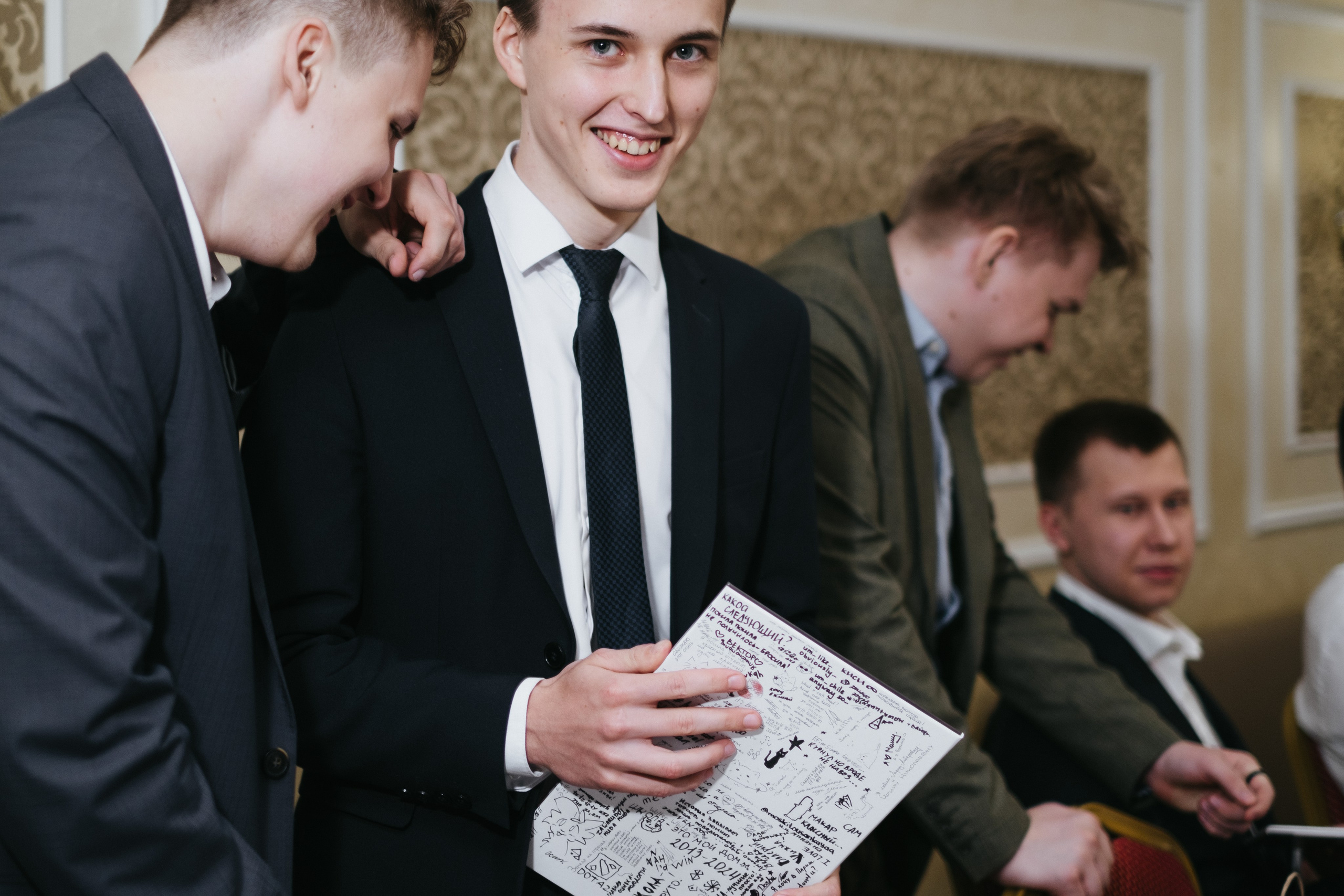 Выпускной 11 класс школы № 30. Свадебный и репортажной фотограф Денис Ожигин в Краснодаре и Краснодарском крае