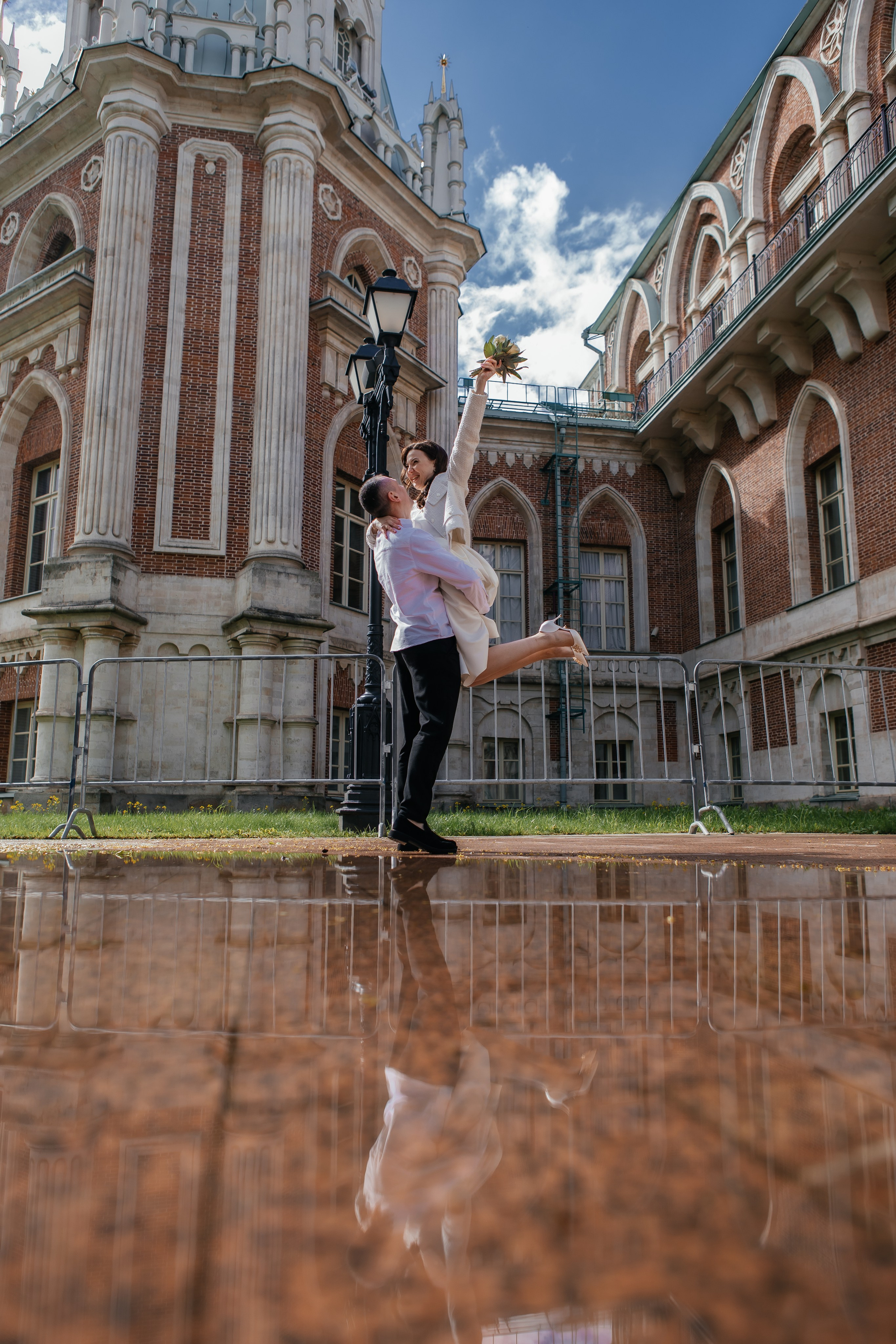Свадебная фотопрогулка в музее заповеднике Царицыно. Свадебный фотограф в Москве