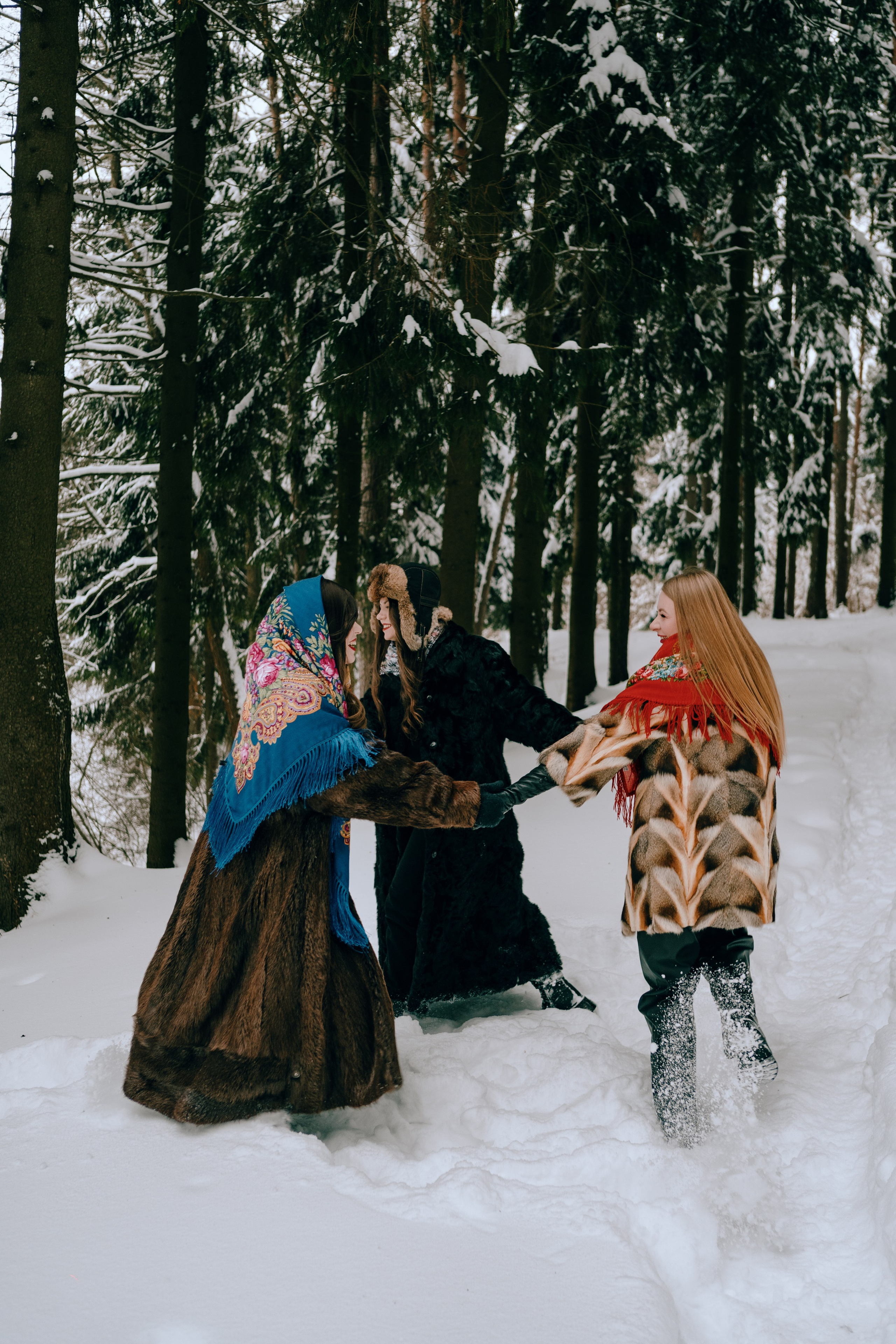 Звенит январская вьюга. Главная