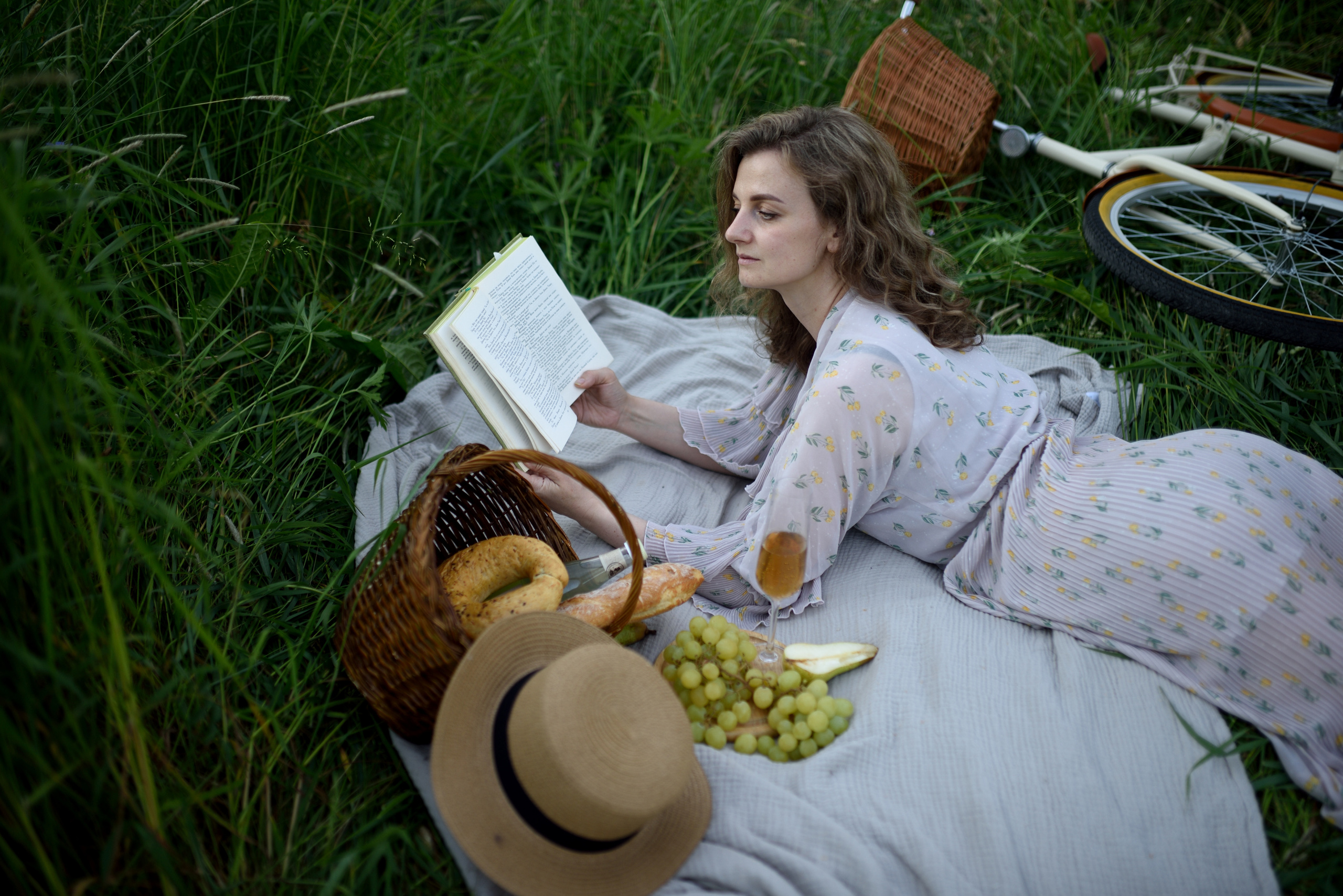 Женя. Прогулка в поле. Фотограф в Санкт Петербурге Александра Вильдгрубе