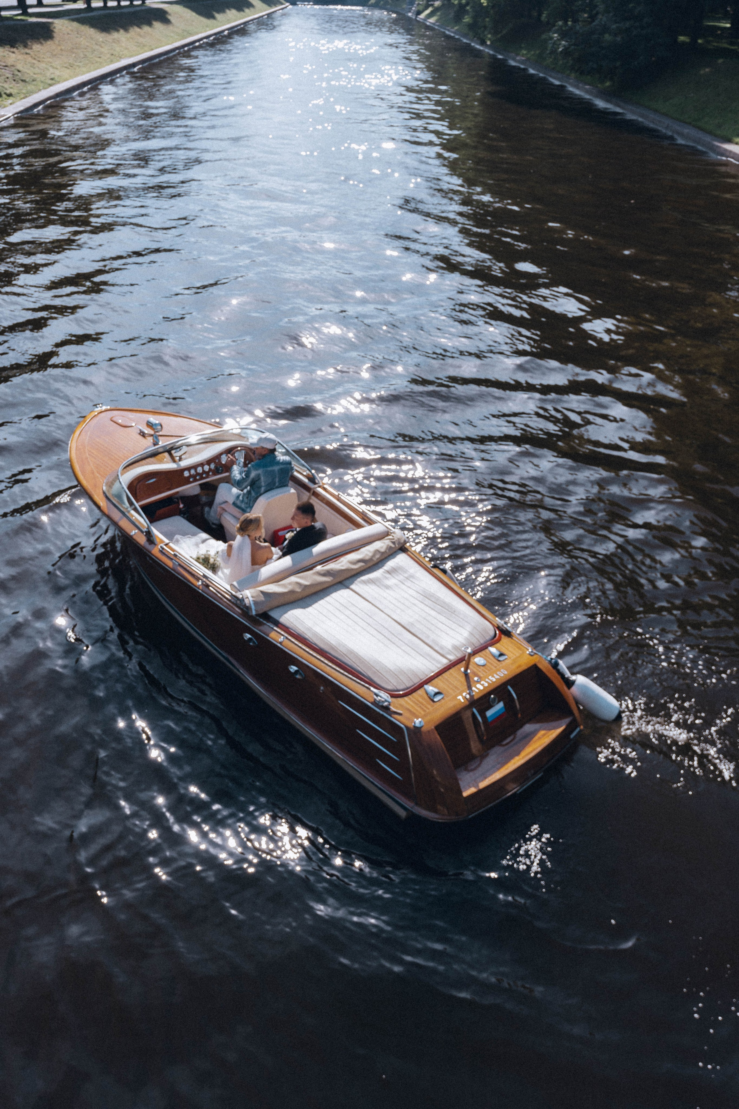 СВАДЕНБНАЯ СЬЕМКА НА КАТЕРЕ ПО КАНАЛАМ САНКТ-ПЕТЕРБУРГА И В АКВАТОРИИ НЕВЫ. Профессиональный фотограф, Санкт-Петербург — Виктория Богомолова