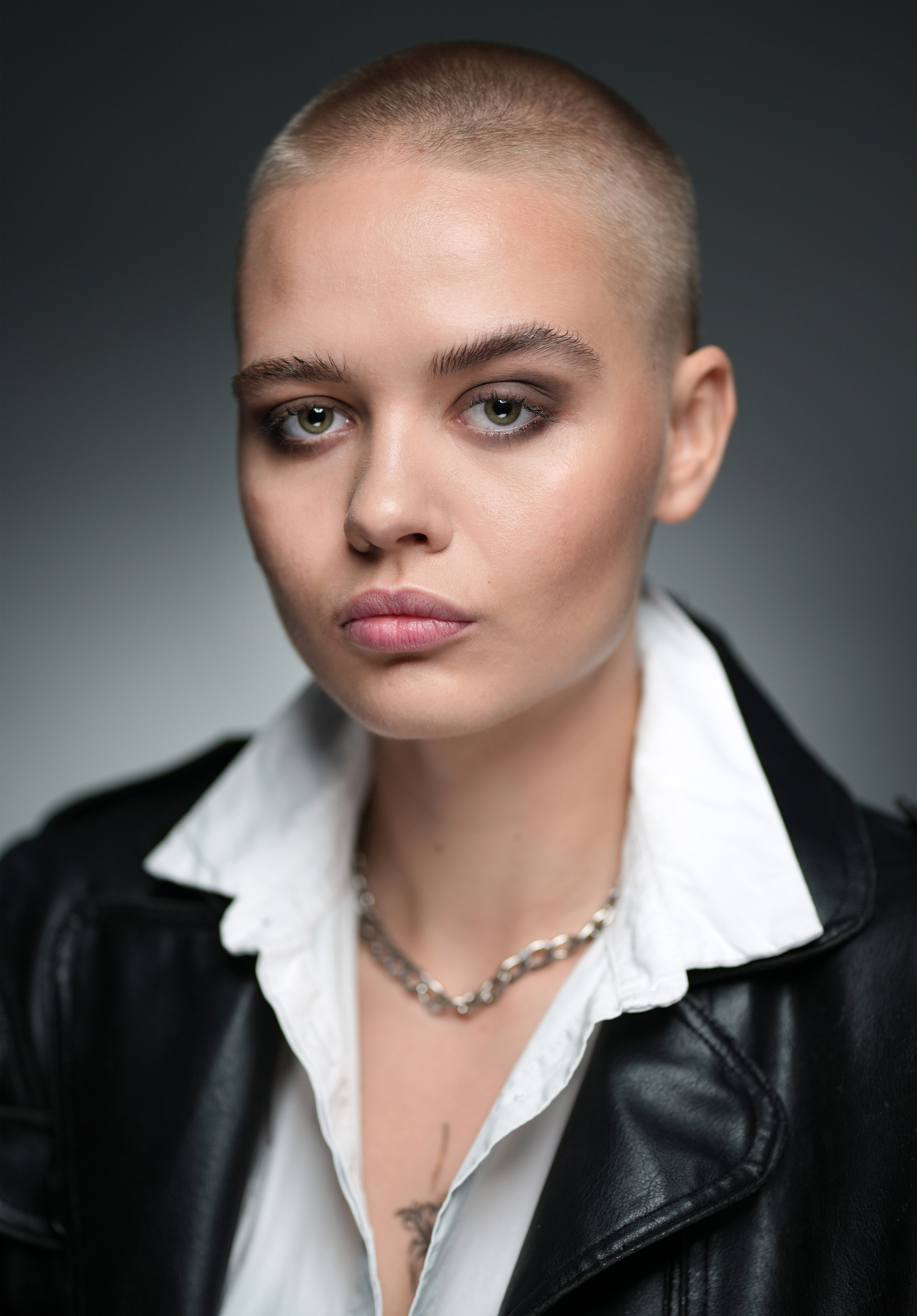 Актриса Дарина Неволина. Портретная съемка в Москве, студийный фотограф Игорь Фомин