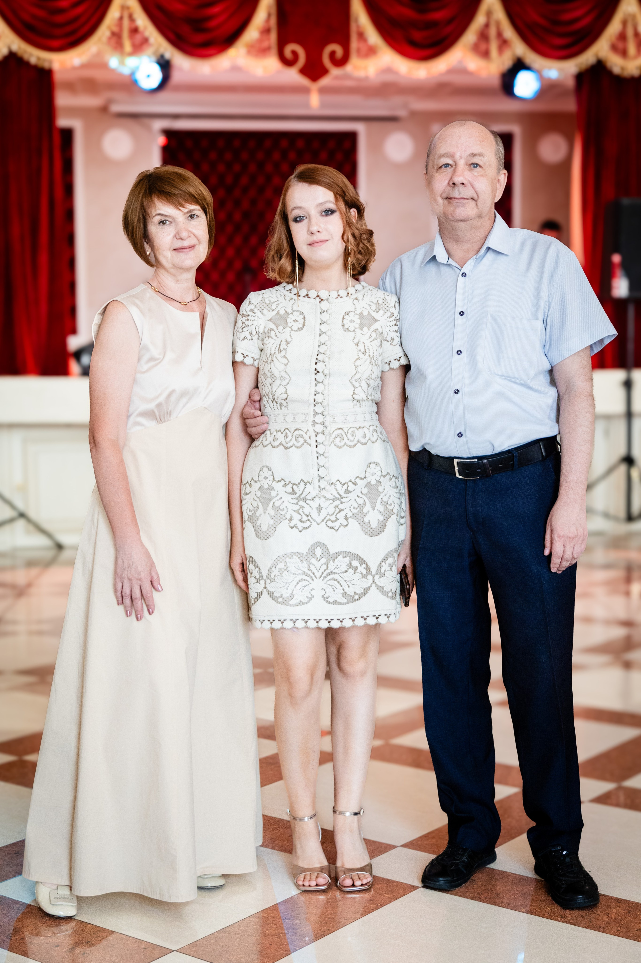 Школьный выпускной. Детский фотограф видеограф в Хабаровске Михаил Орлов