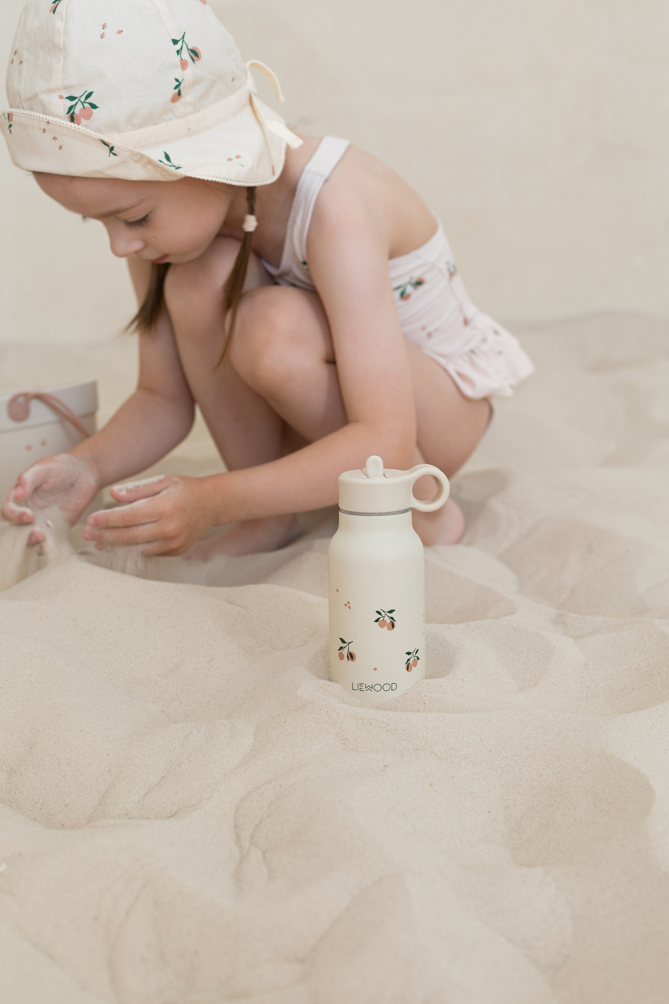 Фотосессия в песке для детского бренда. Детский и контент фотограф Надя Волкова Санкт-Петербург