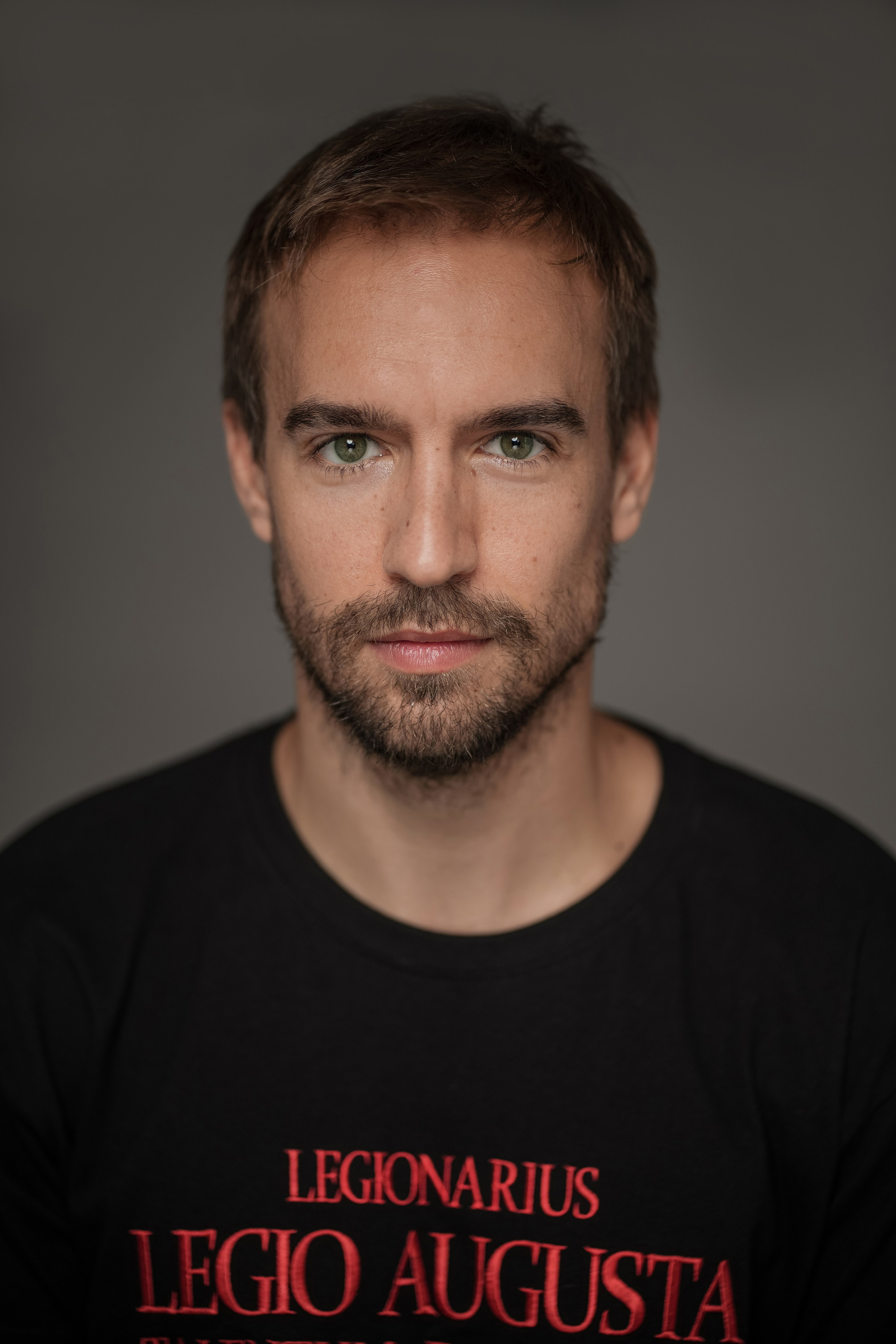 Актер Петр Романов. Портретная съемка в Москве, студийный фотограф Игорь Фомин