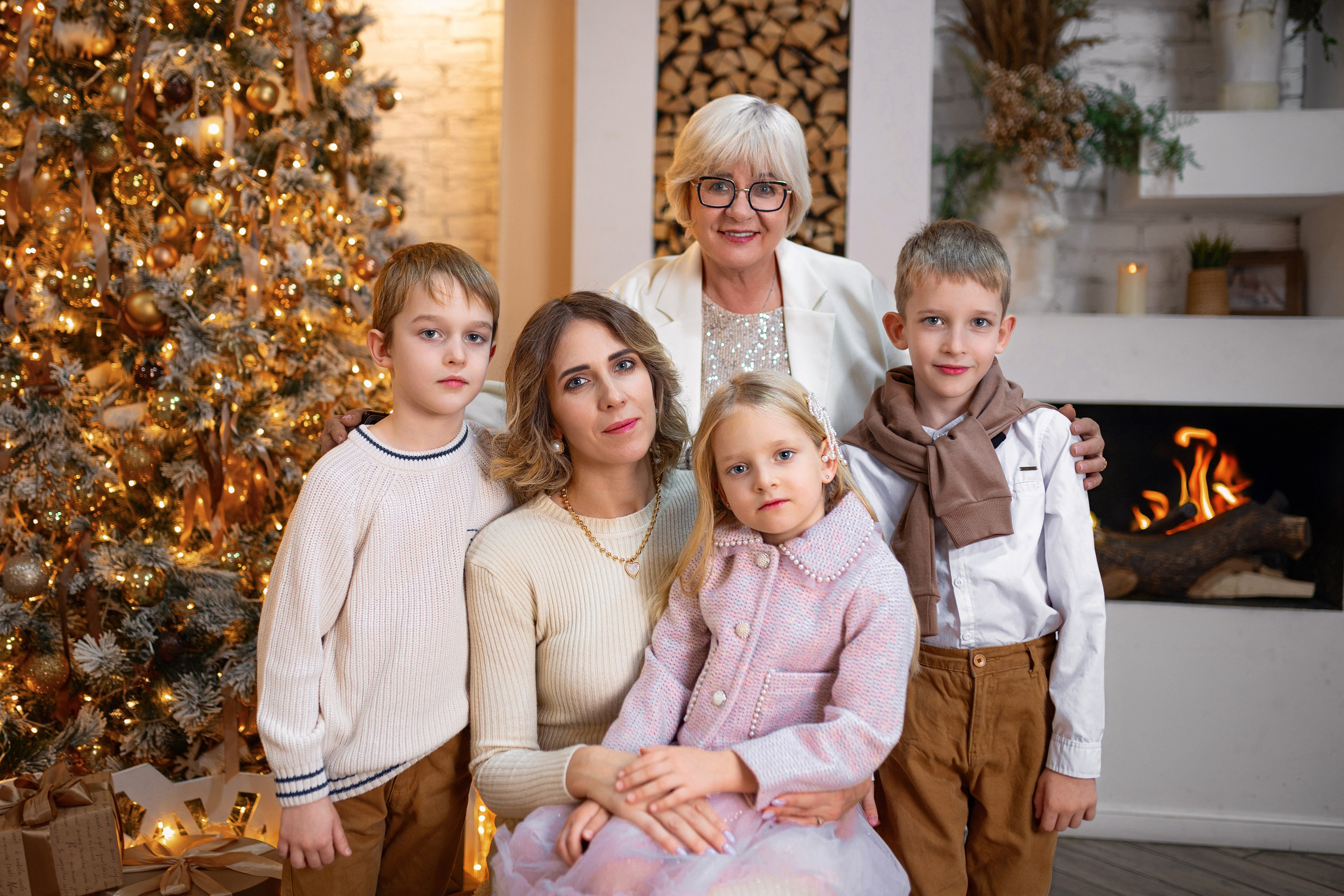 Новогодняя фотосессия в трех поколениях зал Норд. Трубинова Екатерина | Семейный фотограф | Москва