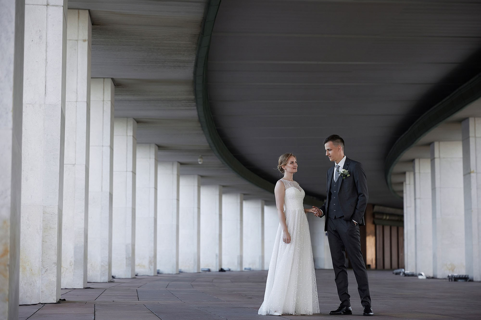 Прогулка, фотосессия жениха и невесты. Свадебная съемка. Фотограф в Москве Валерий Боцман
