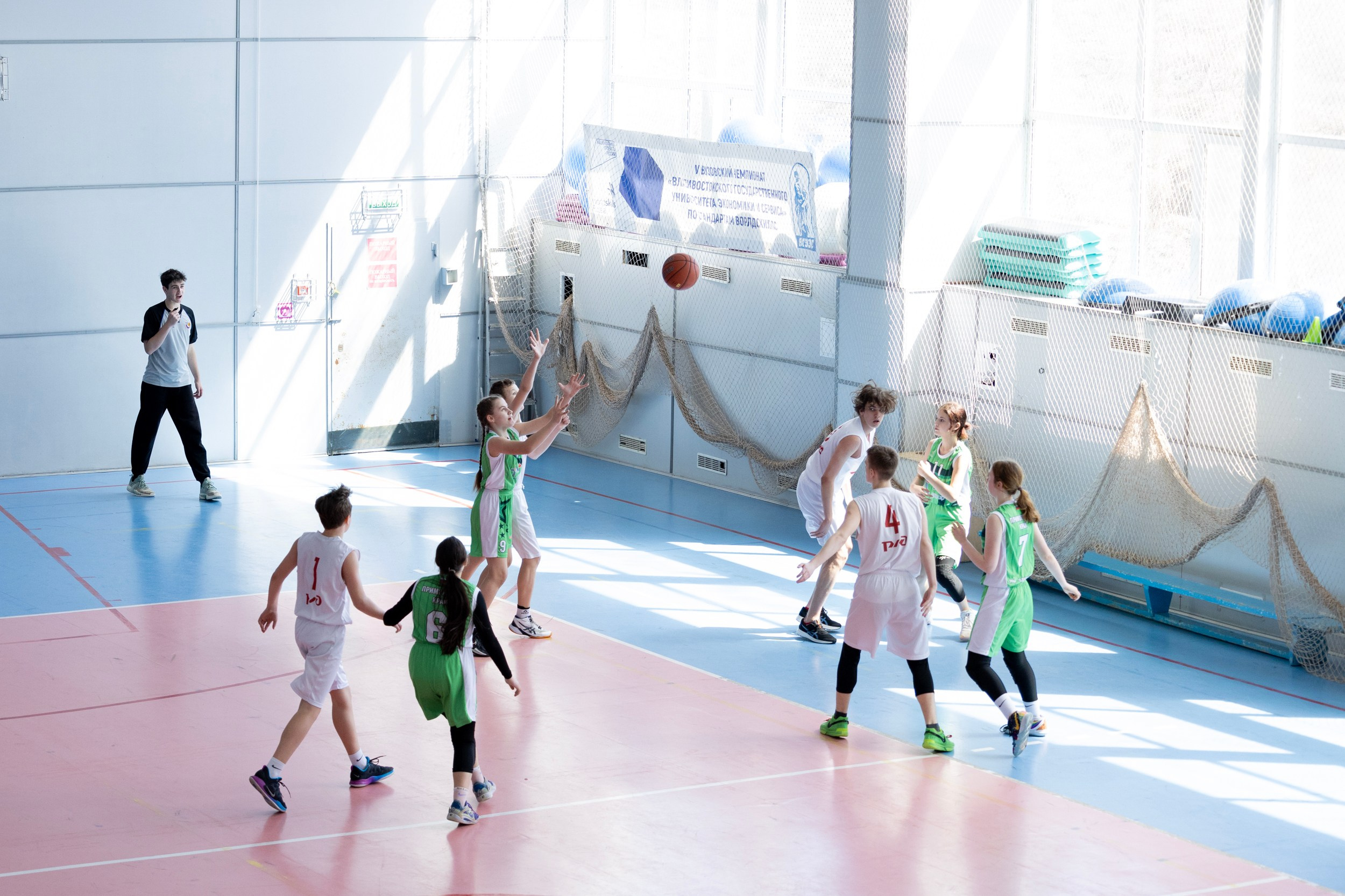 Соревнования по баскетболу среди школьников. Репортажный и портретный фотограф в Владивостоке