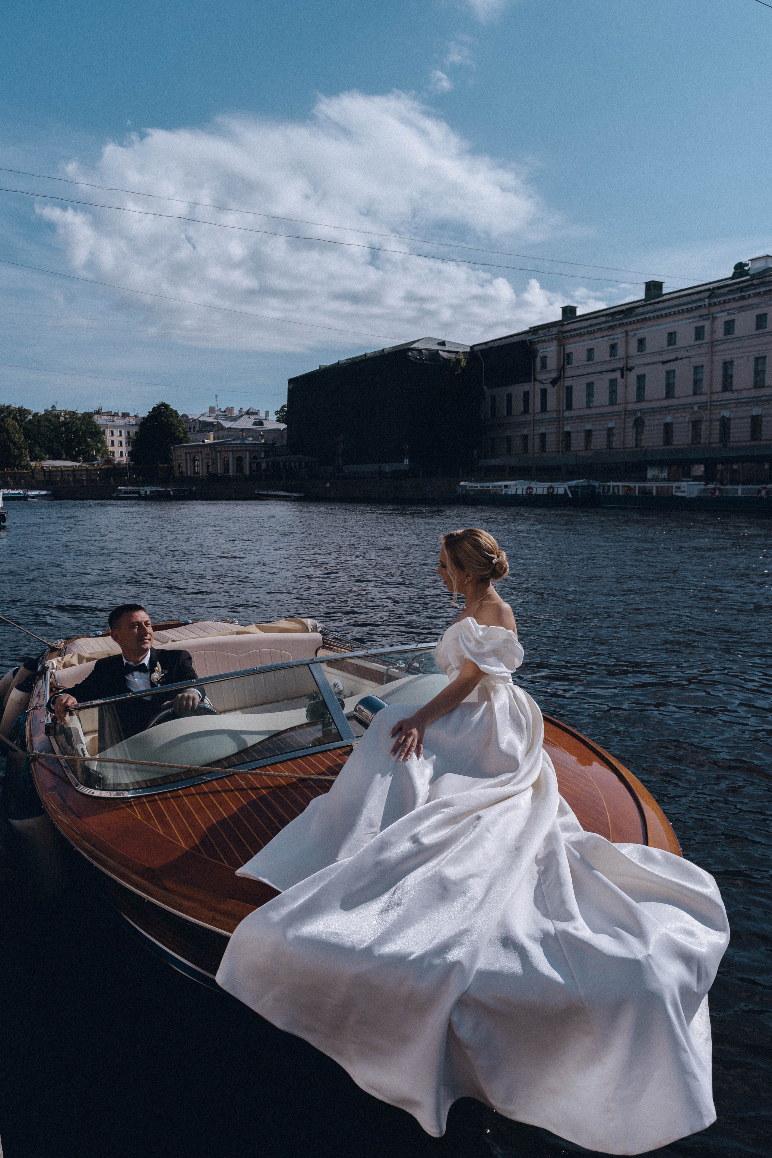 СВАДЕНБНАЯ СЬЕМКА НА КАТЕРЕ ПО КАНАЛАМ САНКТ-ПЕТЕРБУРГА И В АКВАТОРИИ НЕВЫ. Профессиональный фотограф, Санкт-Петербург — Виктория Богомолова