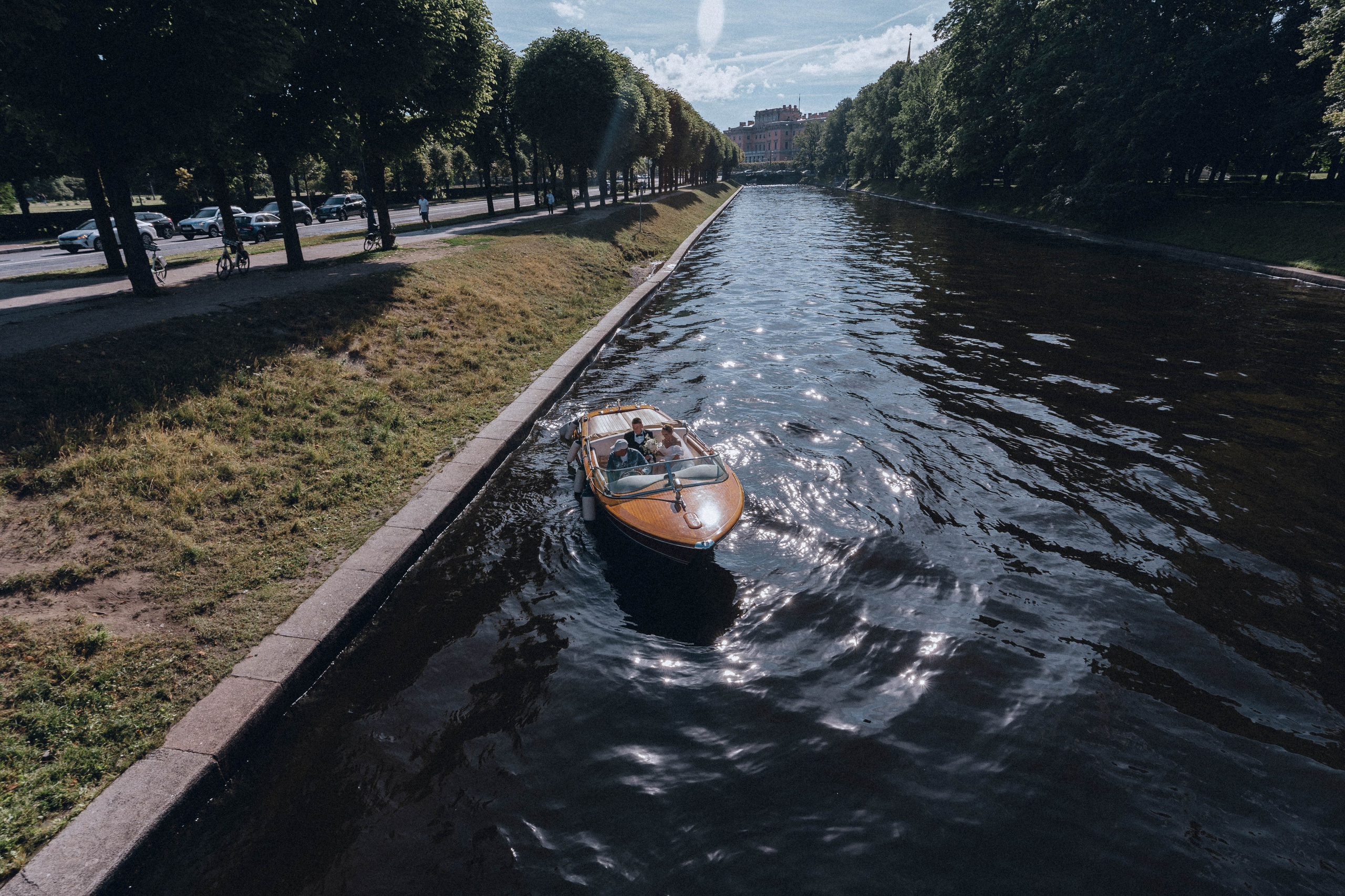 СВАДЕНБНАЯ СЬЕМКА НА КАТЕРЕ ПО КАНАЛАМ САНКТ-ПЕТЕРБУРГА И В АКВАТОРИИ НЕВЫ. Профессиональный фотограф, Санкт-Петербург — Виктория Богомолова