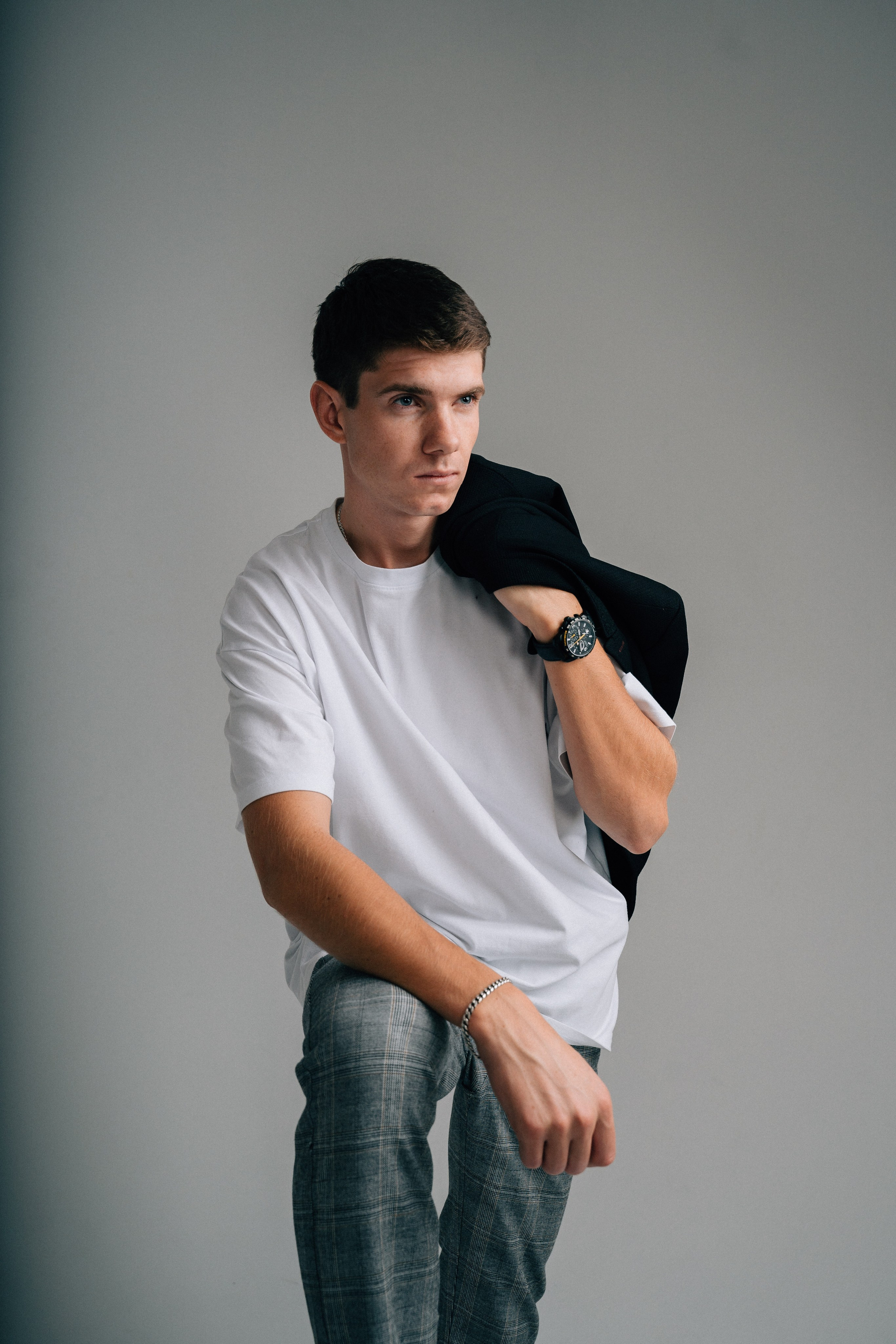 Дмитрий, 180 см, 46-48 р-р. KED Production — продакшн из СПб. Создаём фото, видео и контент, который помогает брендам и селлерам продавать больше