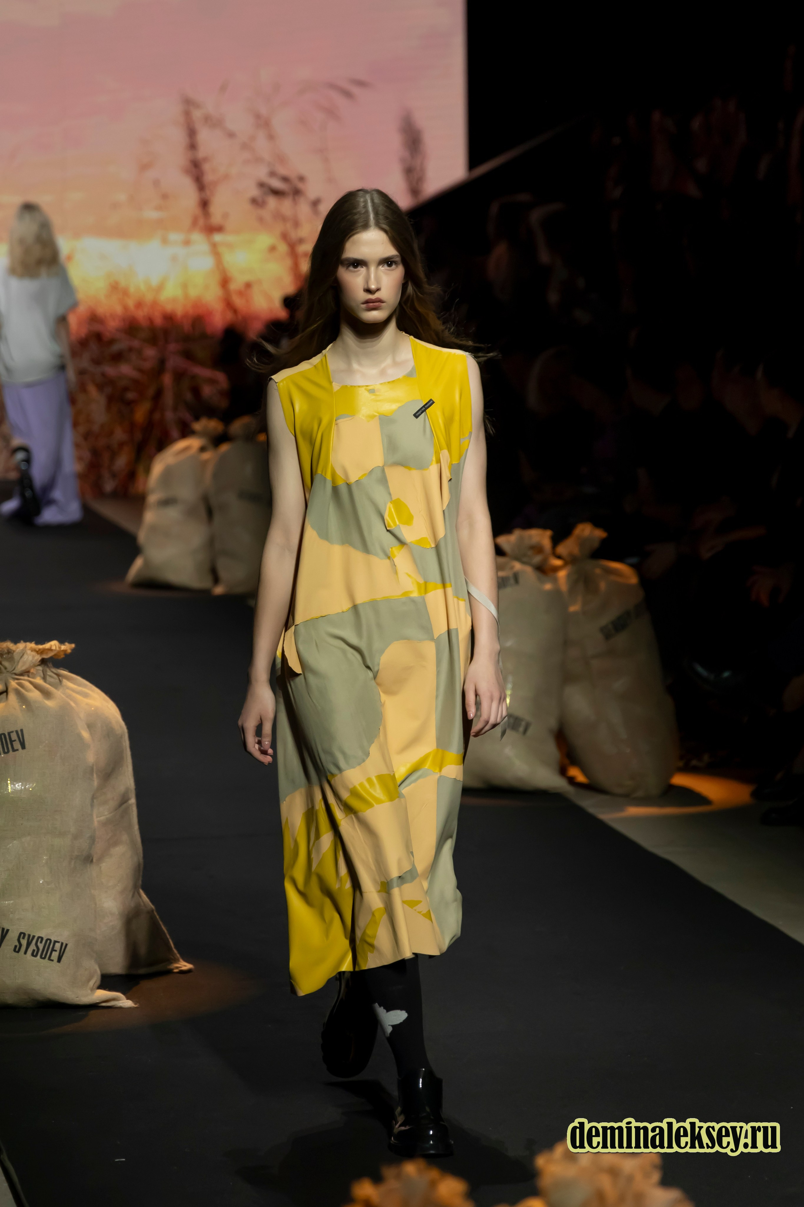 Московская неделя моды 2024 9 октября дизайнер SERGEY SYSOEV. Репортажный, семейный и студийный фотограф в Москве Демин Алексей