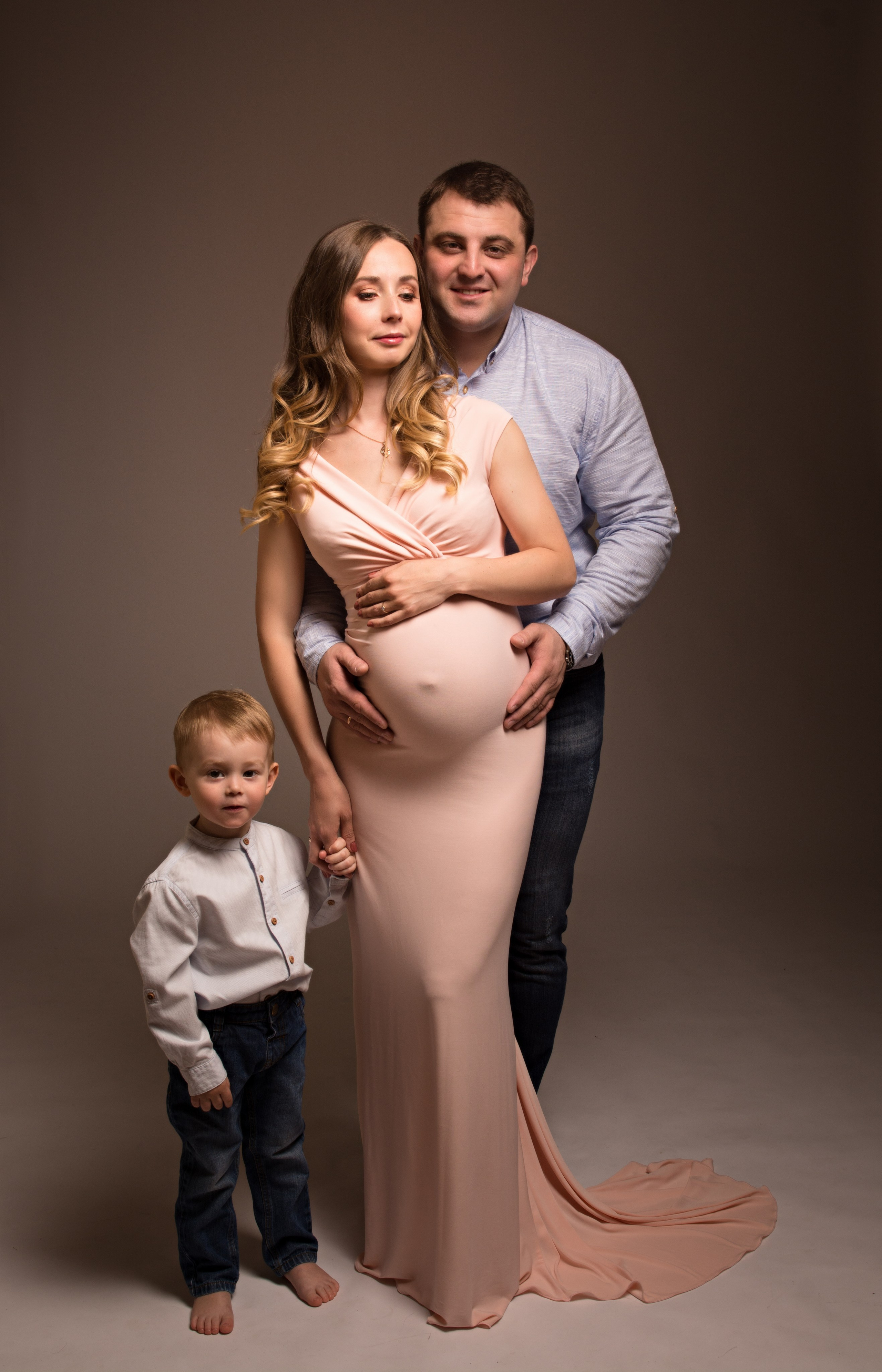 Нежно-розовое силуэтное платье в пол со шлейфом. Размер S