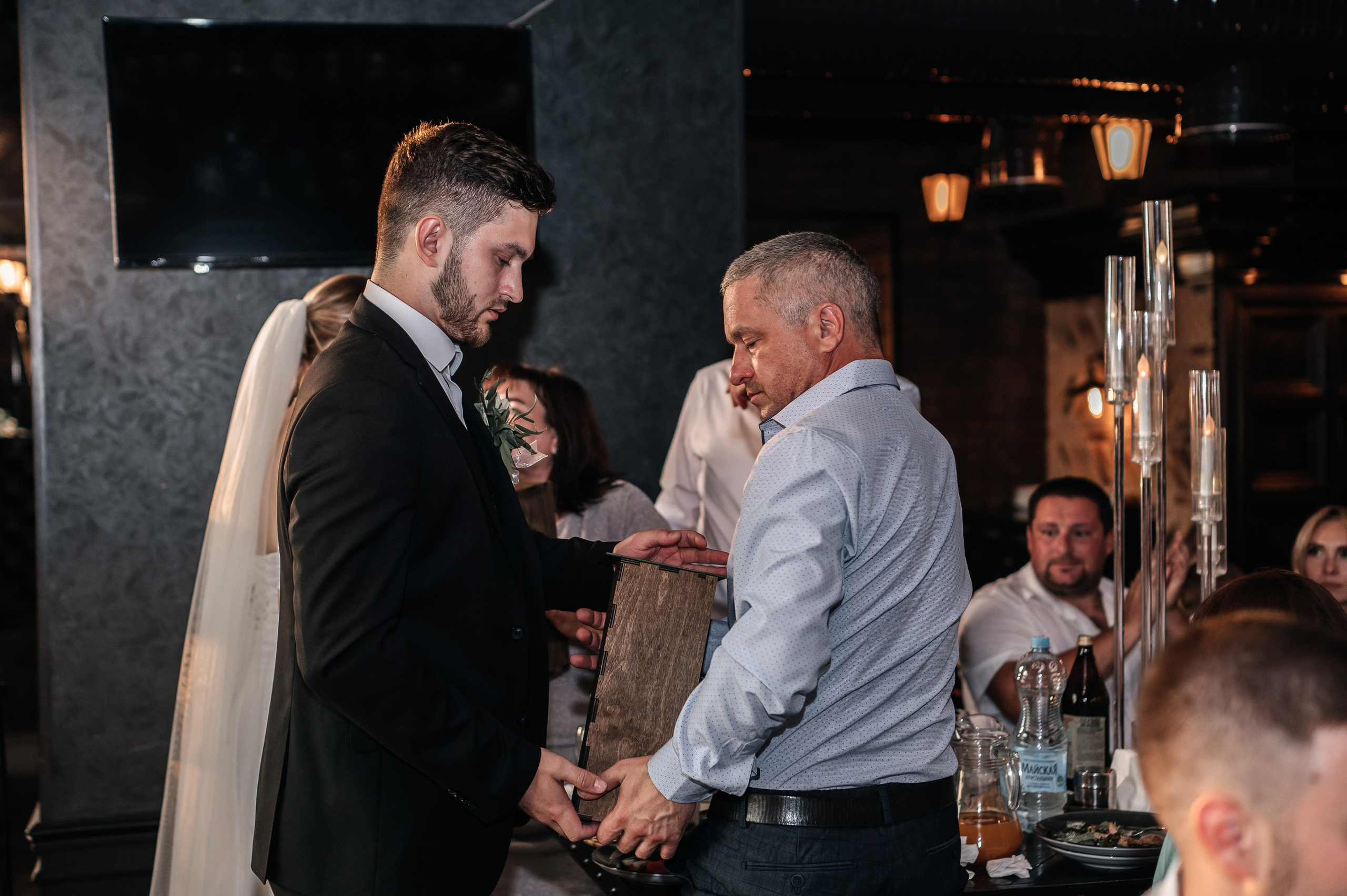 Даниил и Валерия. Черная утка. Полный день. Фотограф Екатерина Бочарникова