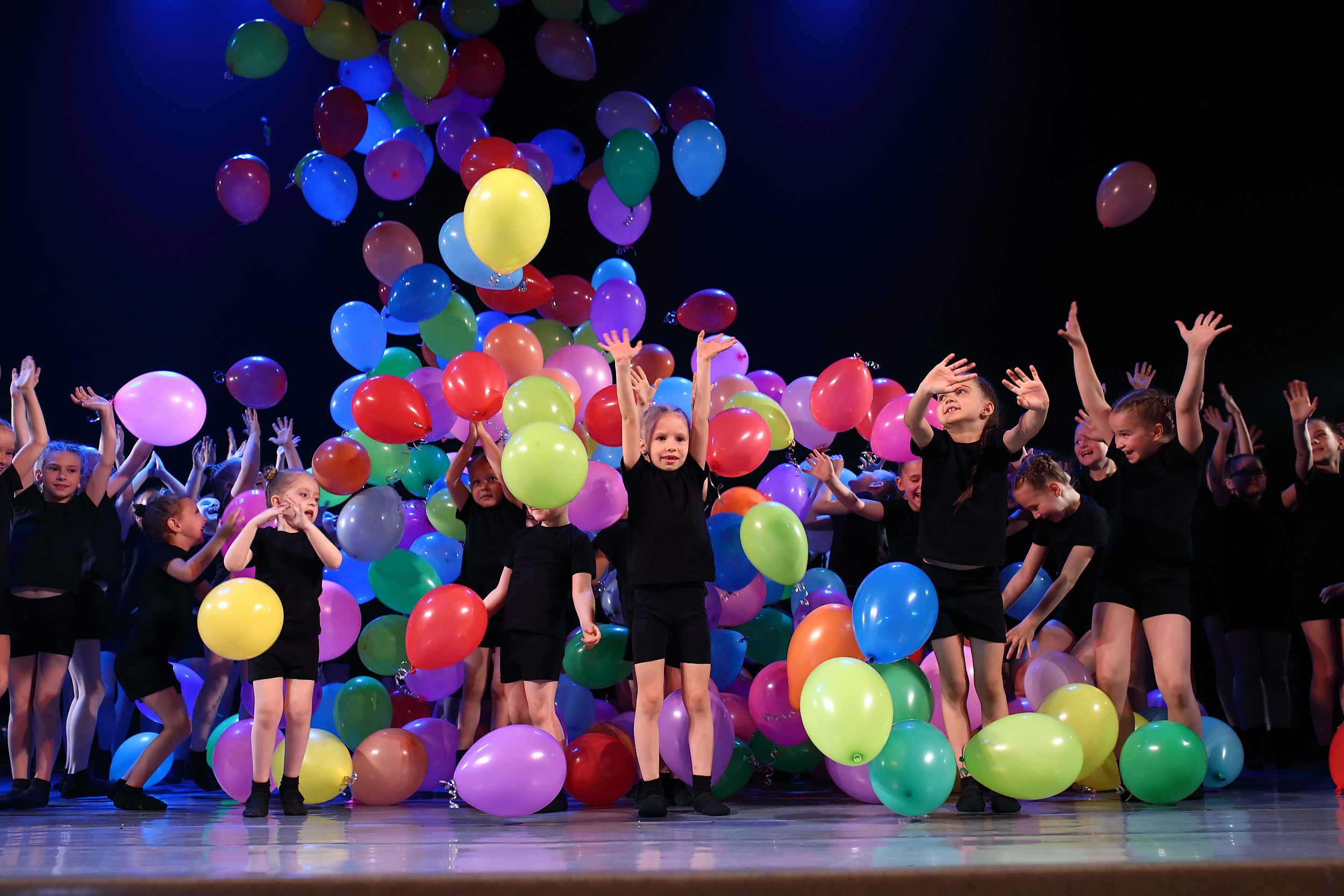 Репортажная фотосессия сцены. Свадебный и семейный фотограф и видеограф в Екатеринбурге Полянские Тимур и Анастасия