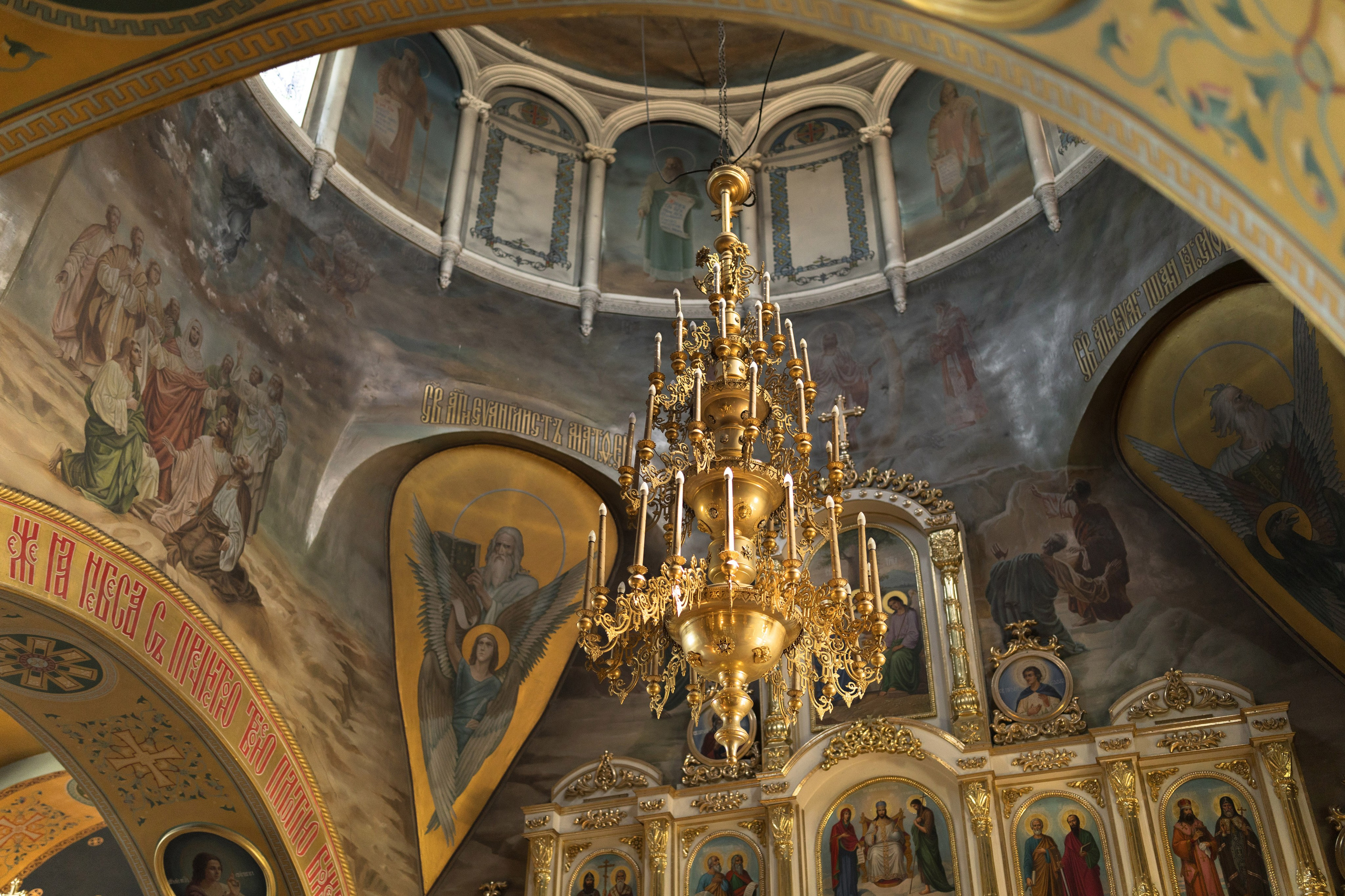 Крещение Егора в Николаевской церкви. Анастасия Безуглова- свадебный фотограф в Таганроге