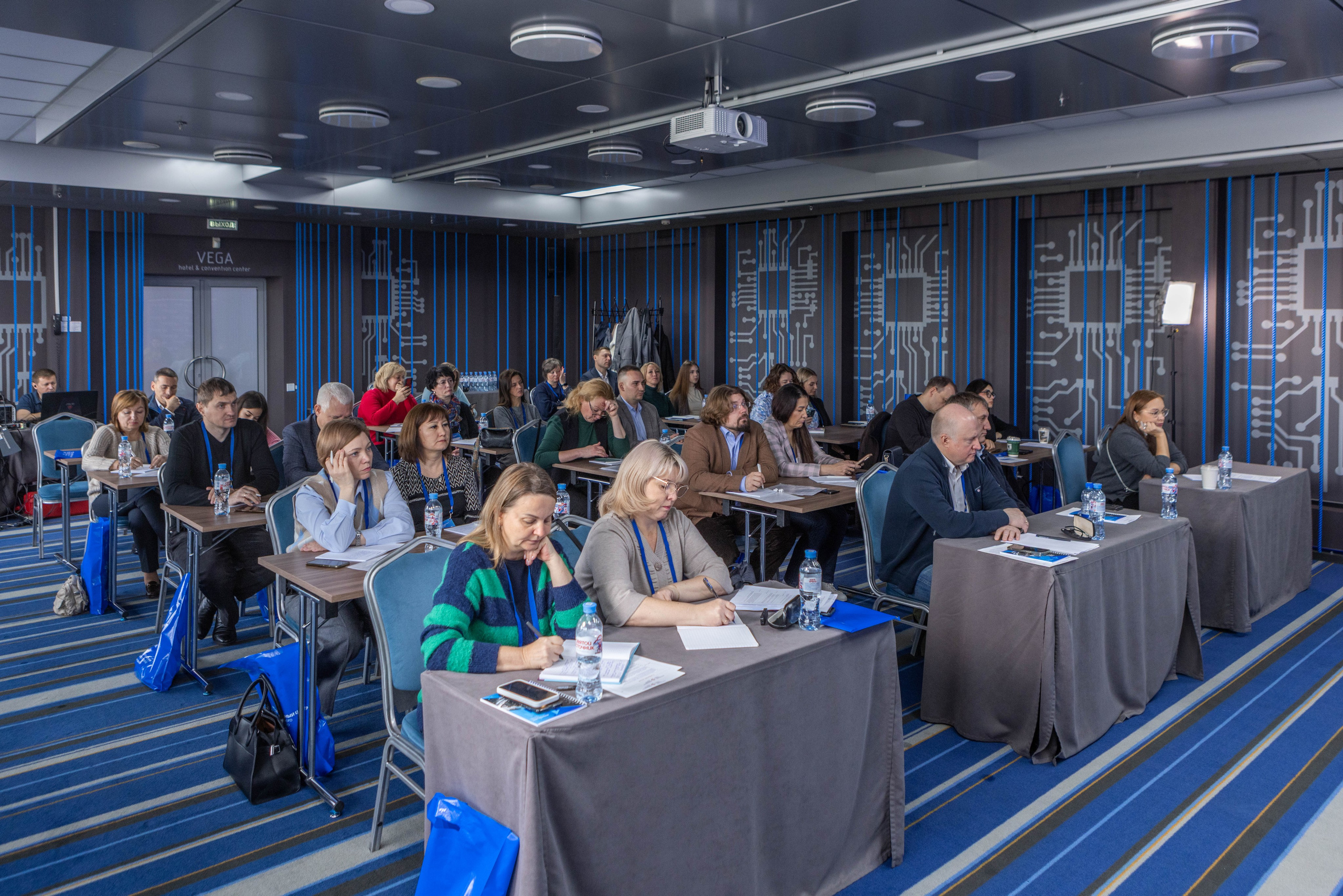 Конференция — земельно-имущественные отношения. Рекламный, предметный, репортажный, семейный фотограф и художник в Москве