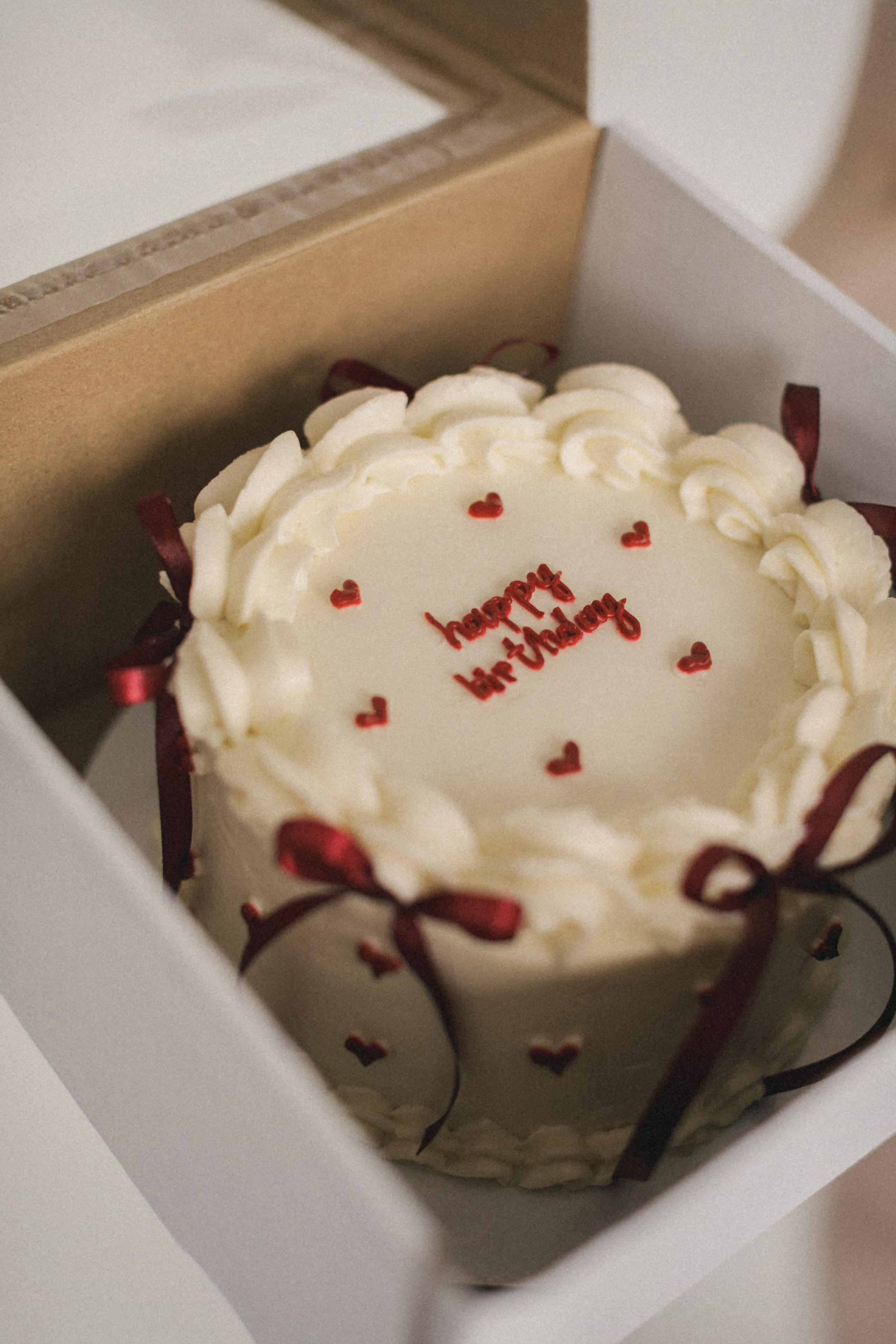 Фотосессия ко Дню рождения девушки в студии с тортом. Фотограф во Владикавказе Юрий Геворгизов