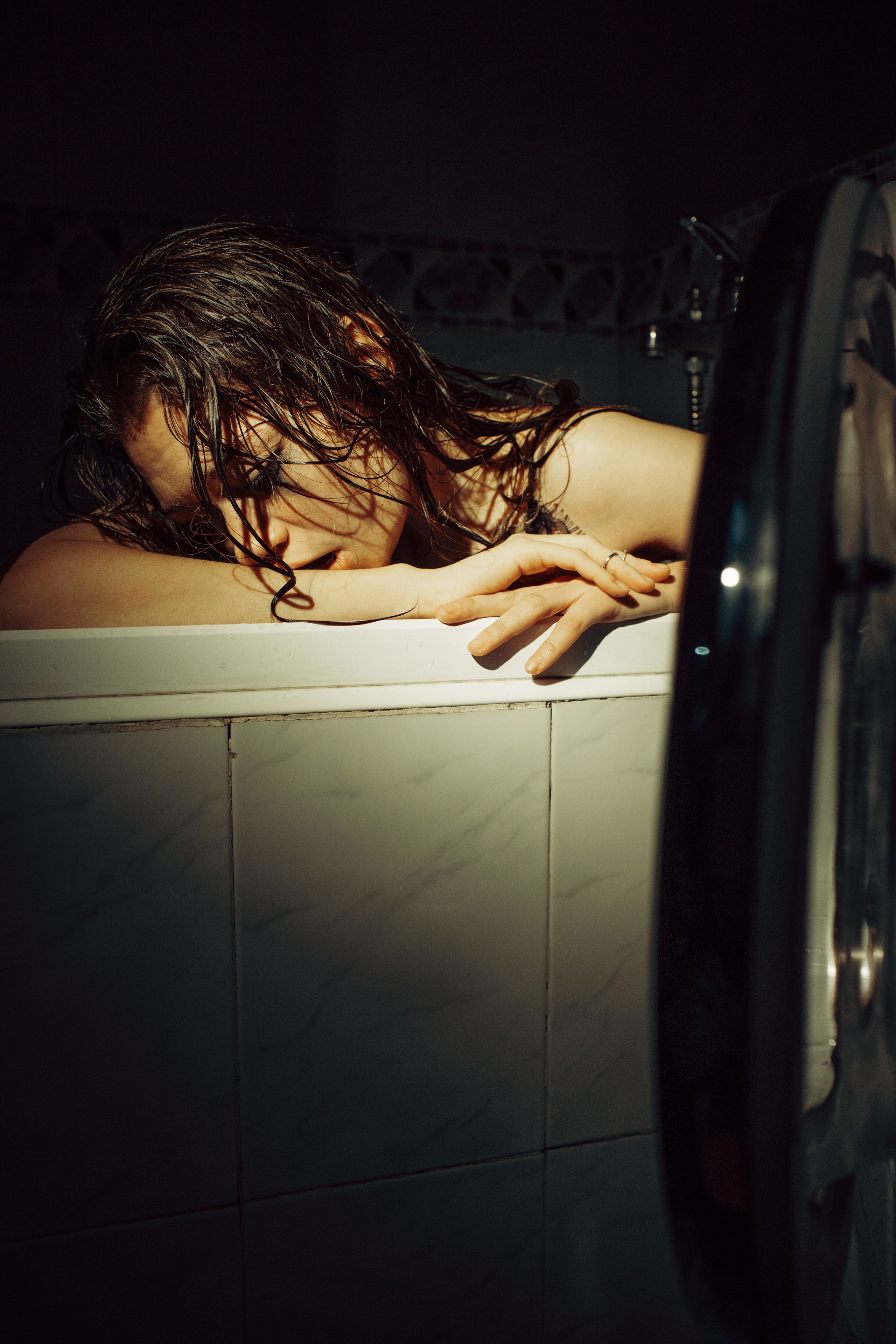 Излом. Портретный фотограф Лакшин Денис. Истории через фотографию