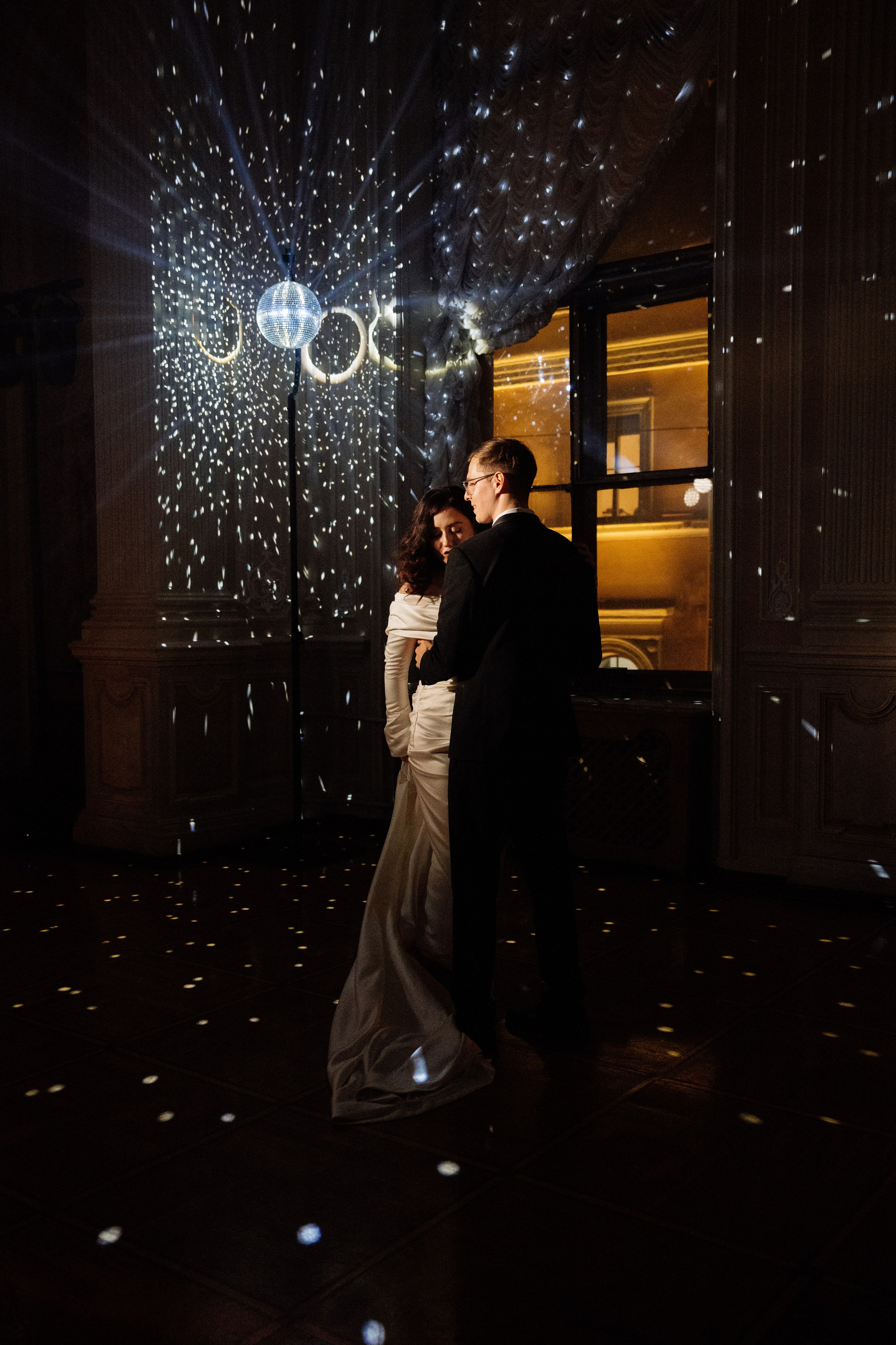 Современная свадьба во дворце. Свадебный фотограф организатор в Санкт-Петербурге Ассоль Опарина