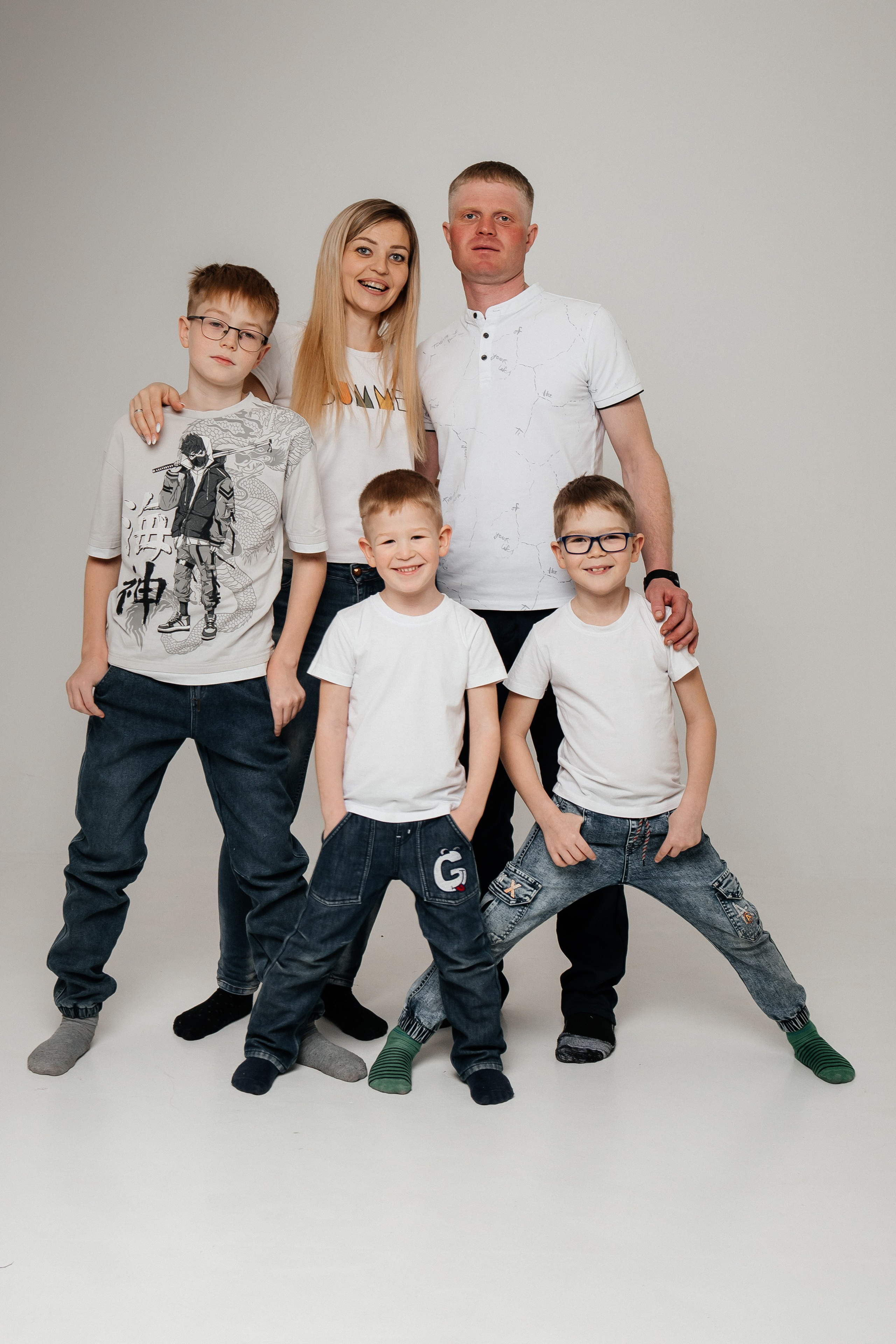 Семья Анны и Дмитрия. Фотограф в Иркутске Анастасия Кись. Студийная фотосессия беременности в тканях Иркутск. Семейная фотосессия, ПОРТРЕТ «ПОКОЛЕНИЕ»