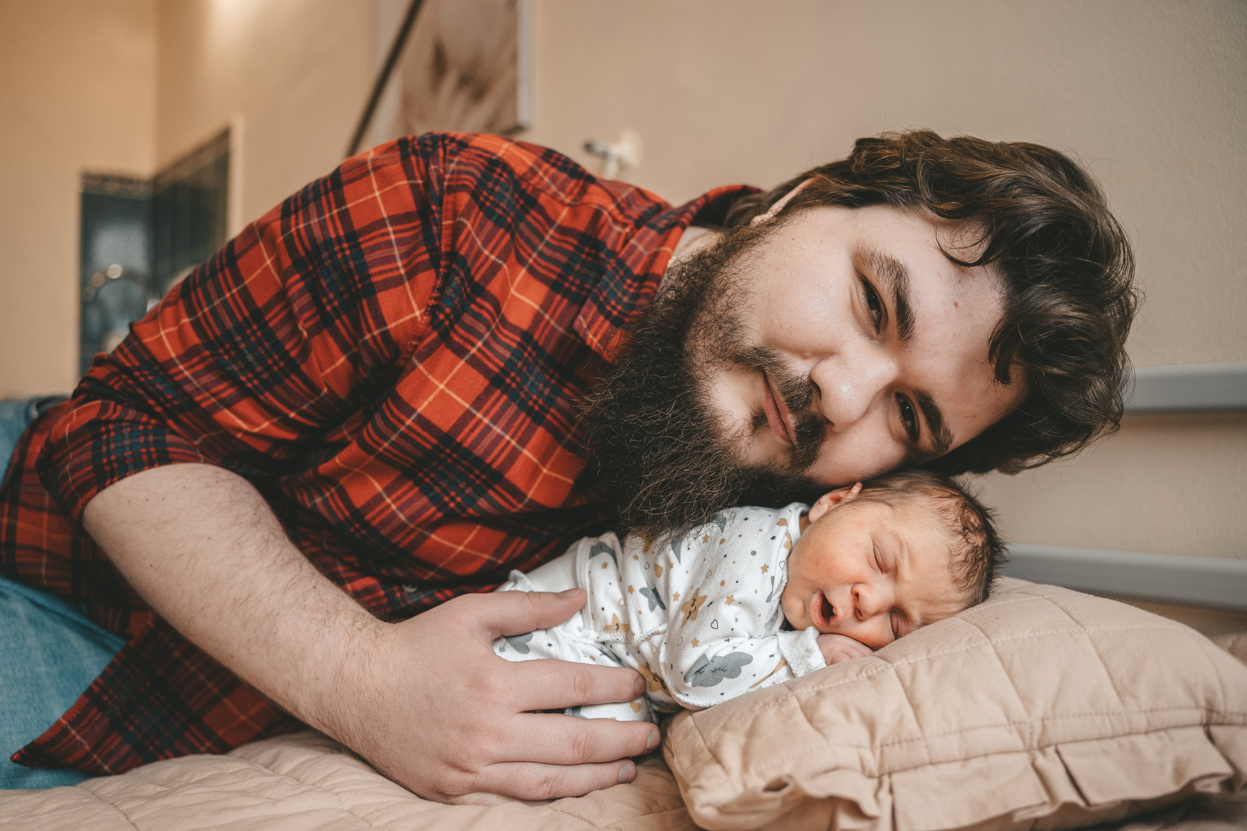 Фото выписки — заказать фотографа на выписку из роддома в Москве. Фотографы на роды в Москве. Фото и видео родов. Фотопроект «Продолжение рода»