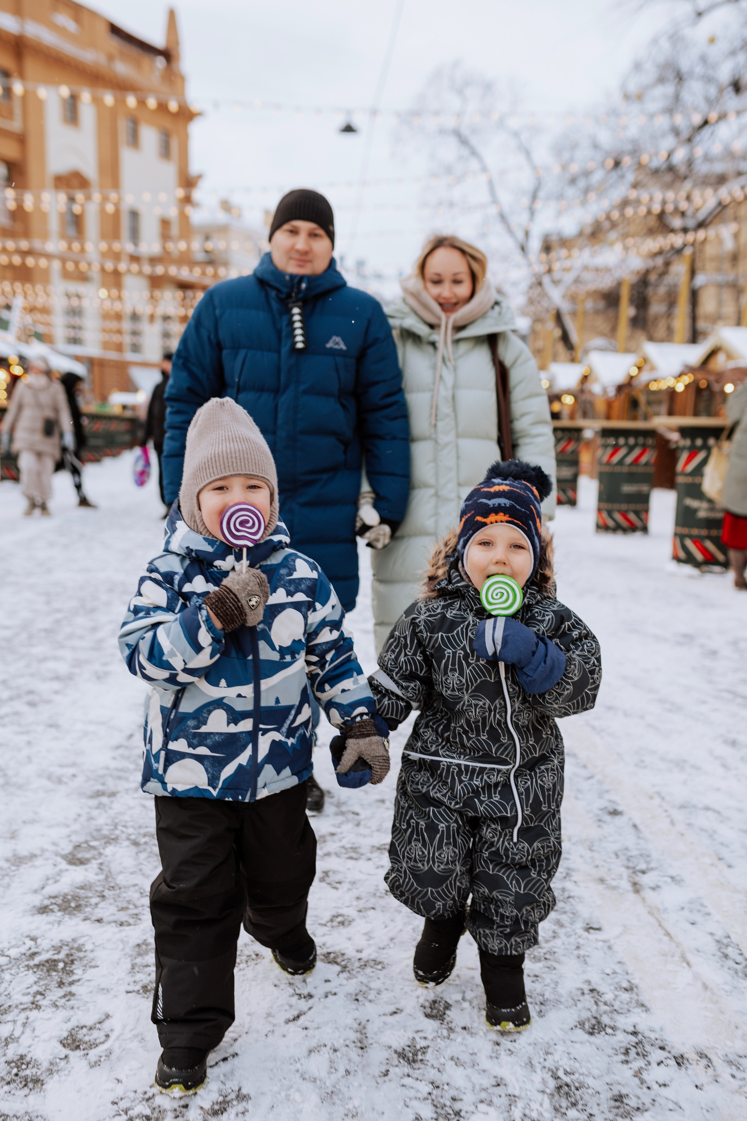 Семейная, Манежная площадь