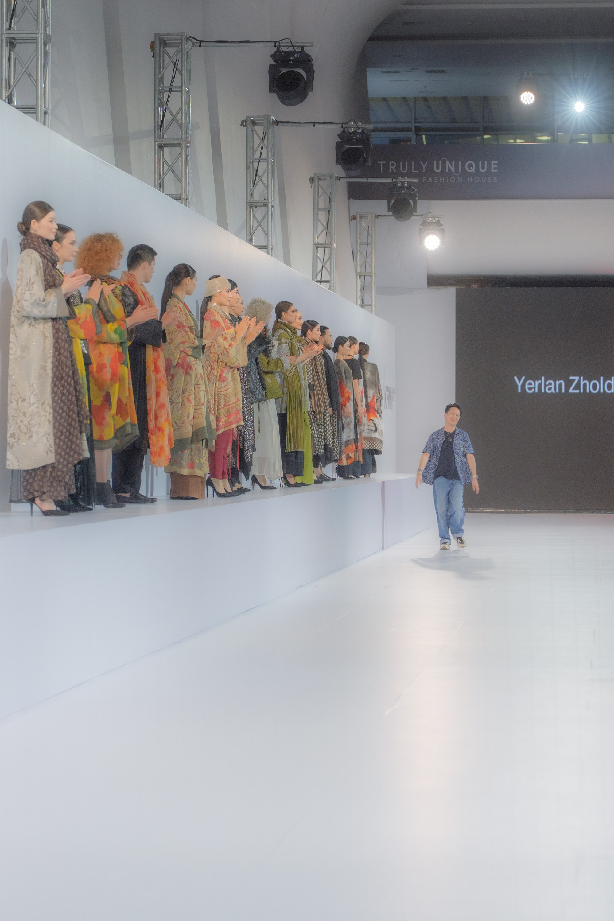 Yerlan Zholdasbek. Сайт Алматинского НЮ АРТ, будуар и фэшн фотографа Дениса Карпенко